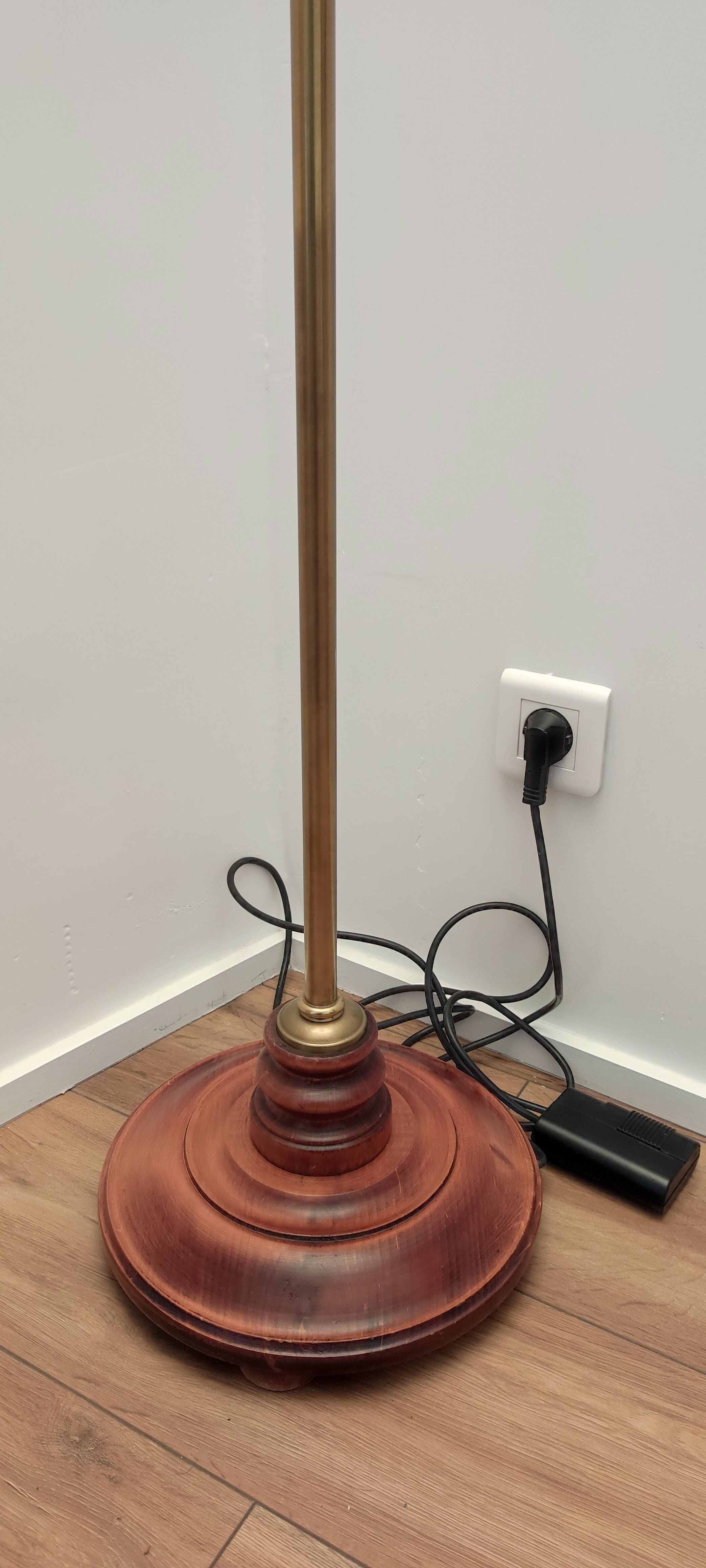 Halogen brass and wood floor lamp
