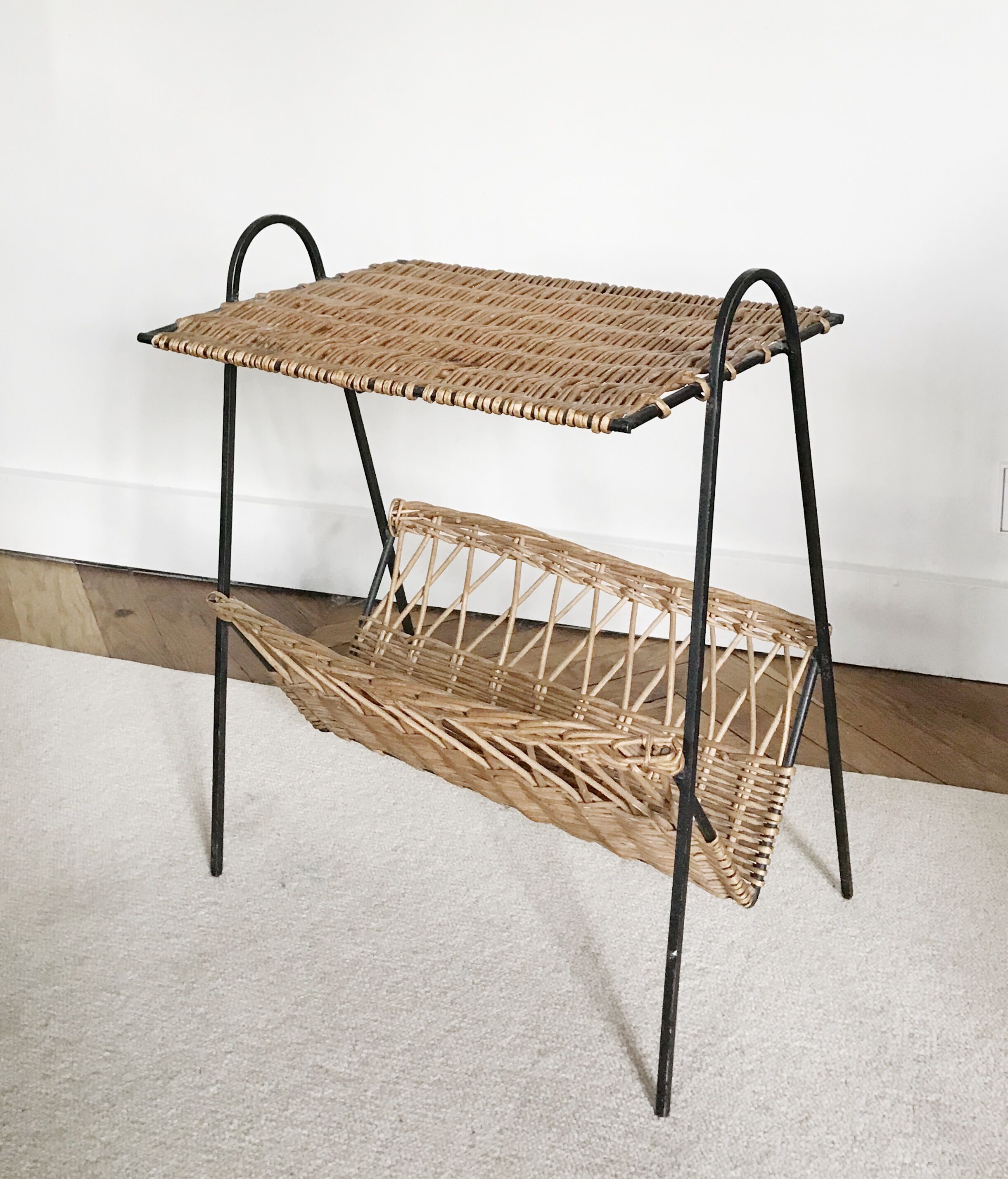 Table metal and wicker, 1950.