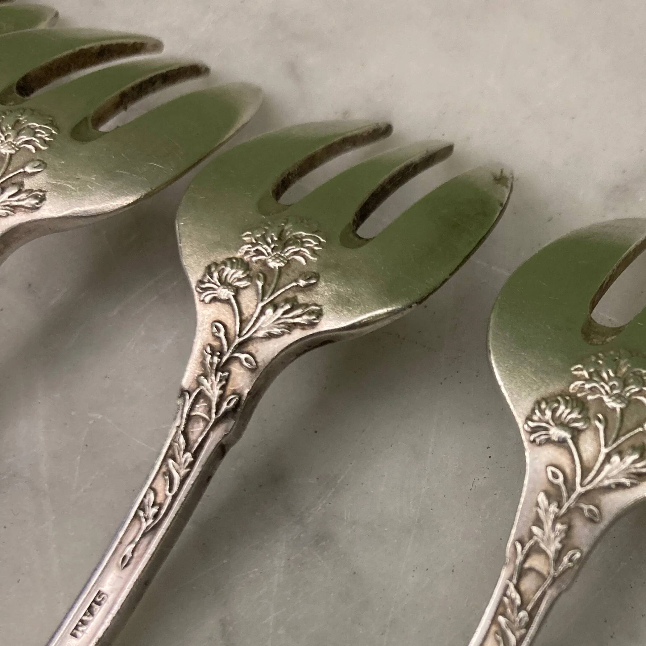 12 silver-plated oyster forks SFAM 1900 flowers