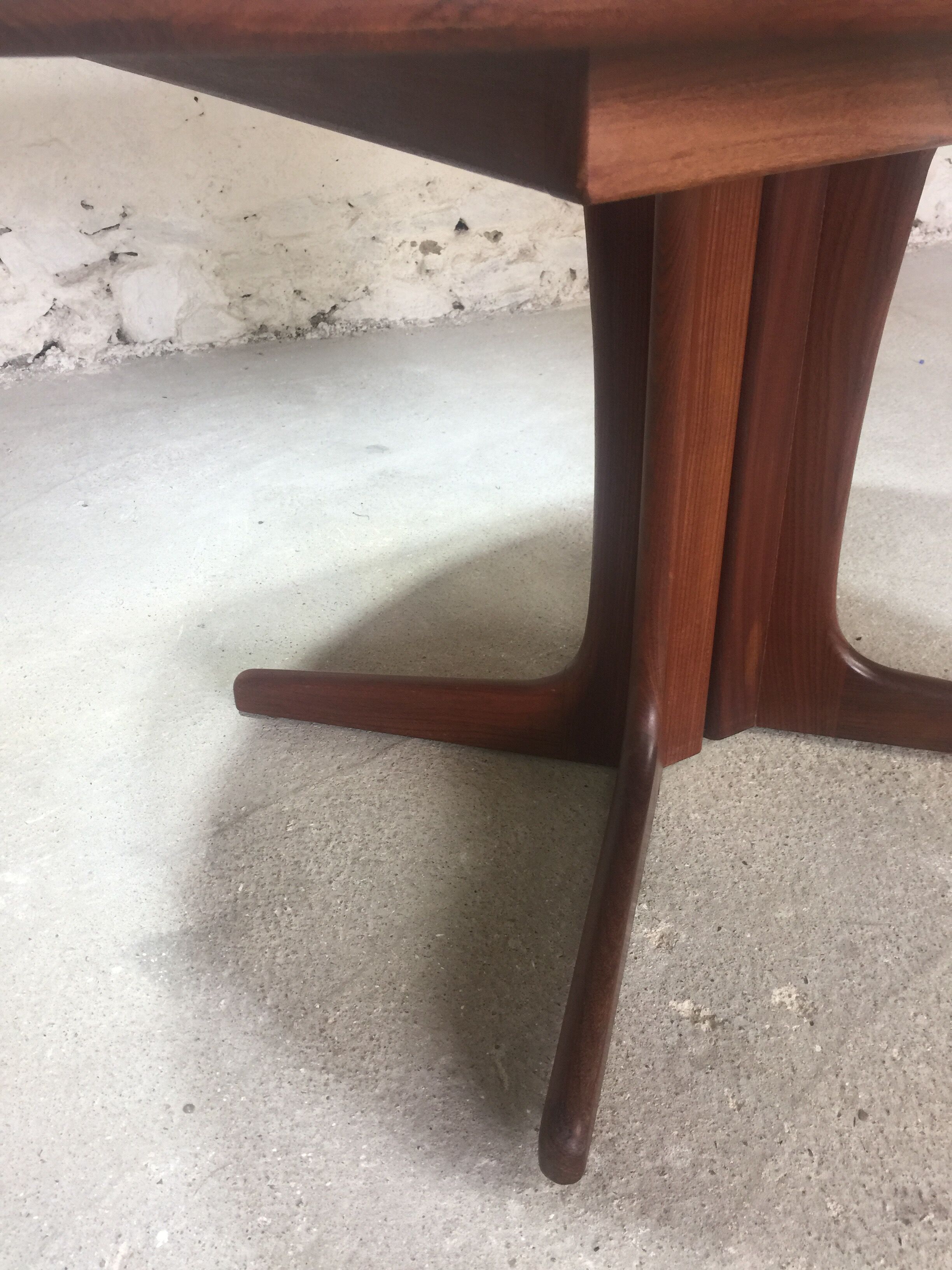 Scandinavian oval table in teak from the 1970s