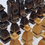 Jeu d'échecs ancien en bois sculpté dans sa boîte d'origine