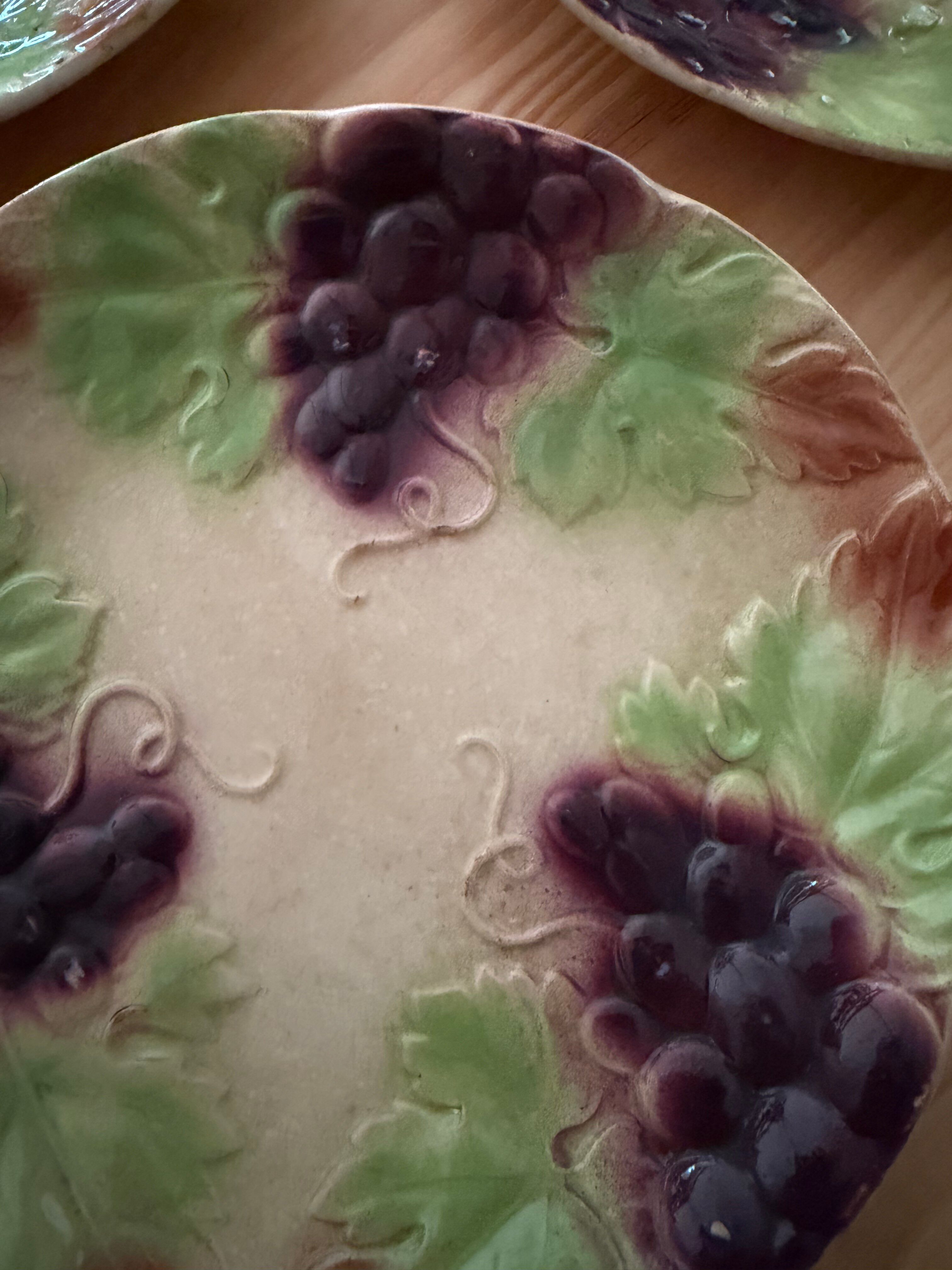 Raisin slipware plates