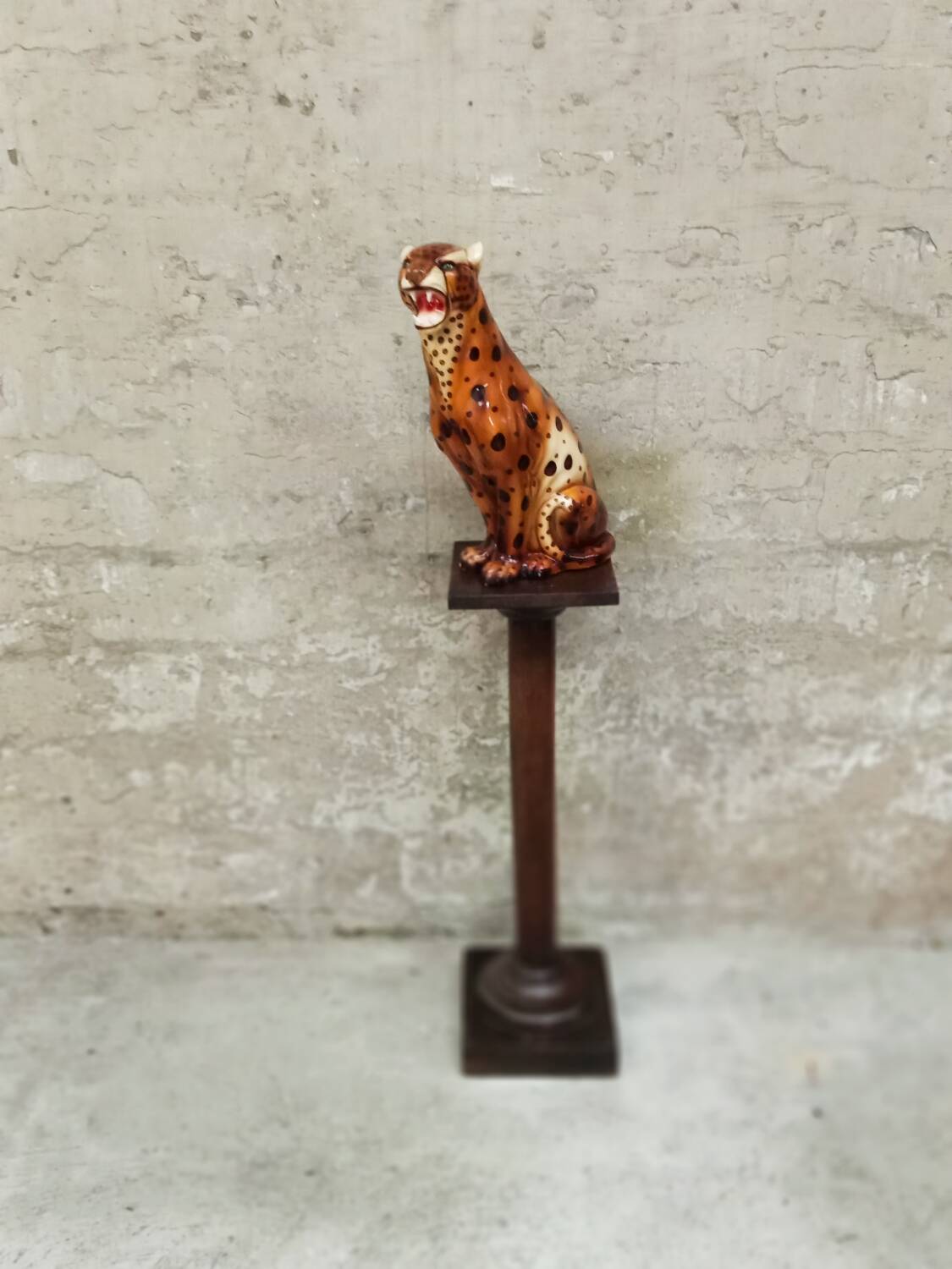 Leopard statuette