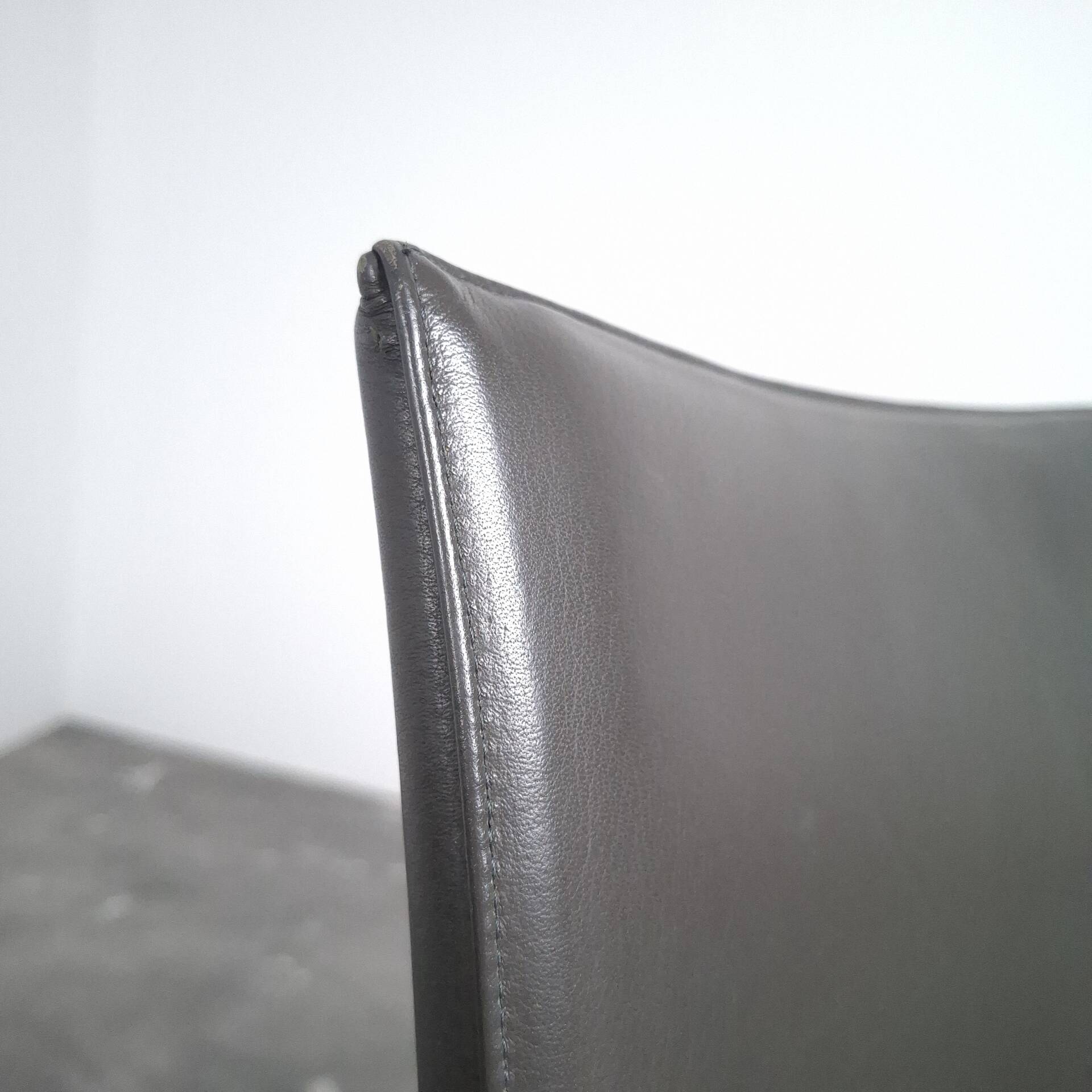 2 chaises à accoudoir Zanotta modèle Lia design de Roberto Barbieri
