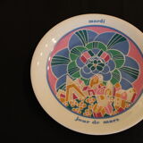 7 plates in Porcelaine de Paris