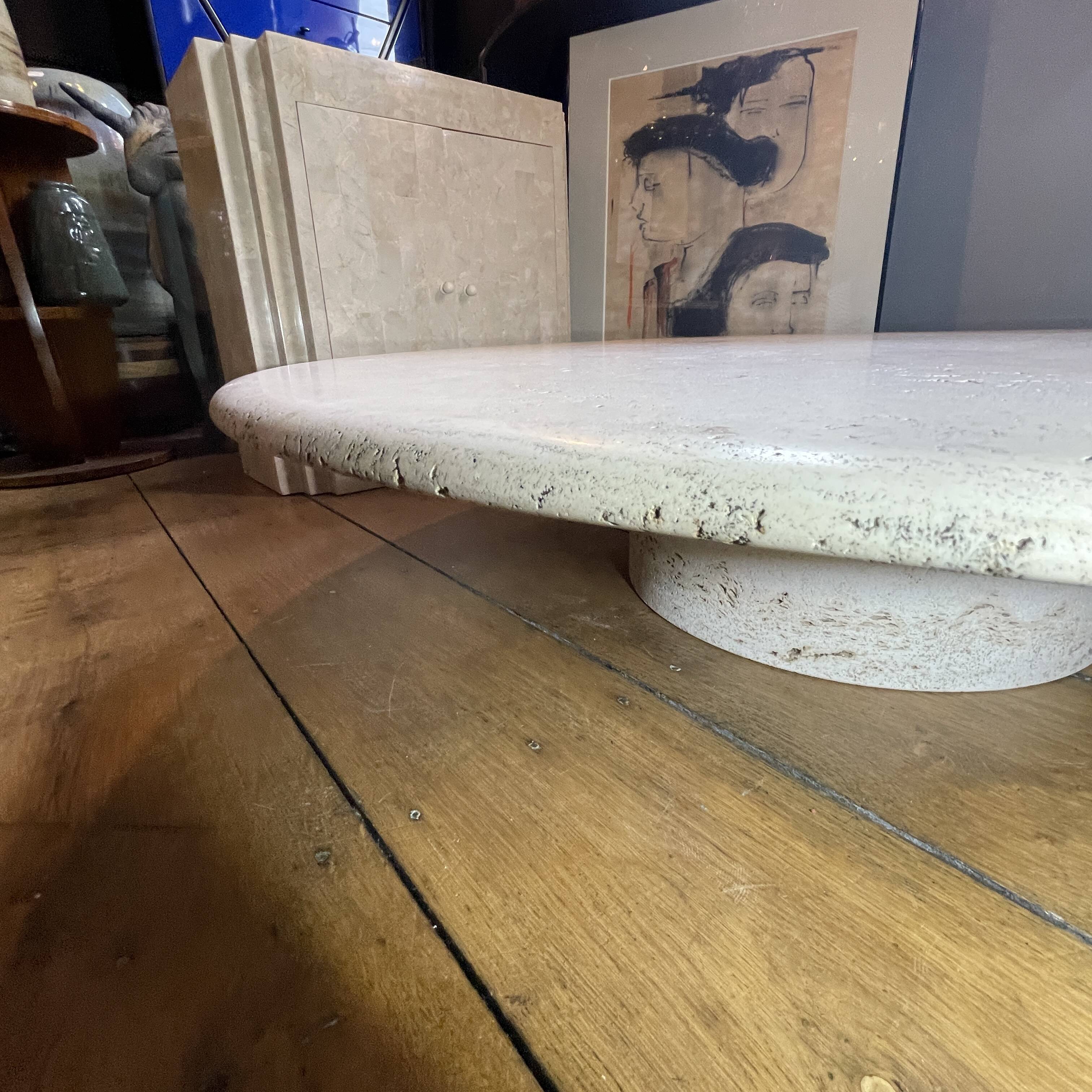 Round travertine coffee table, attributed to Angelo Mangiarotti, central cylindrical leg, 1970s