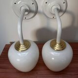 Paire d’appliques vintage en opaline blanche