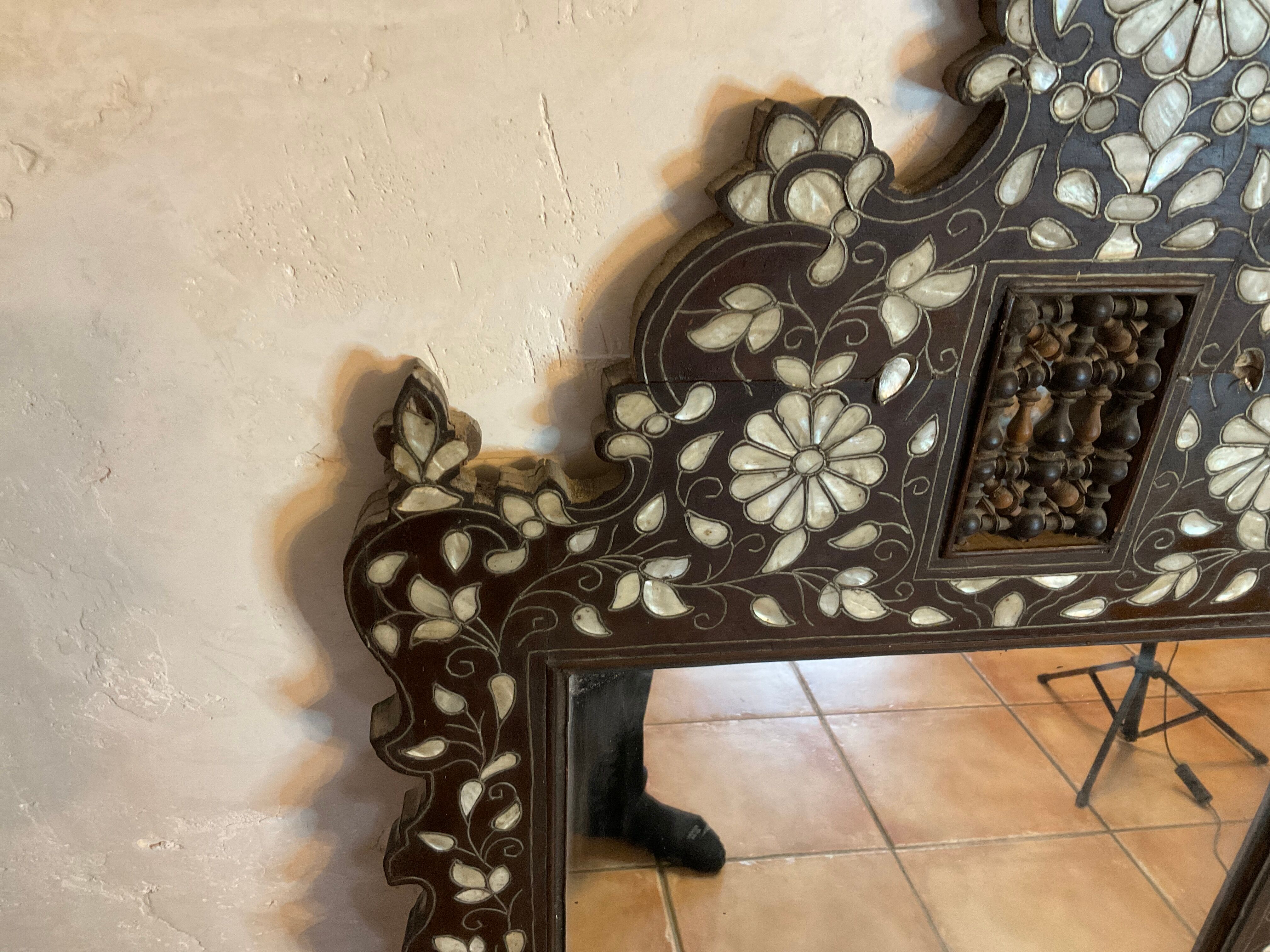 Syrian ottoman mirror in wood inlaid with mother-of-pearl called goldfisch