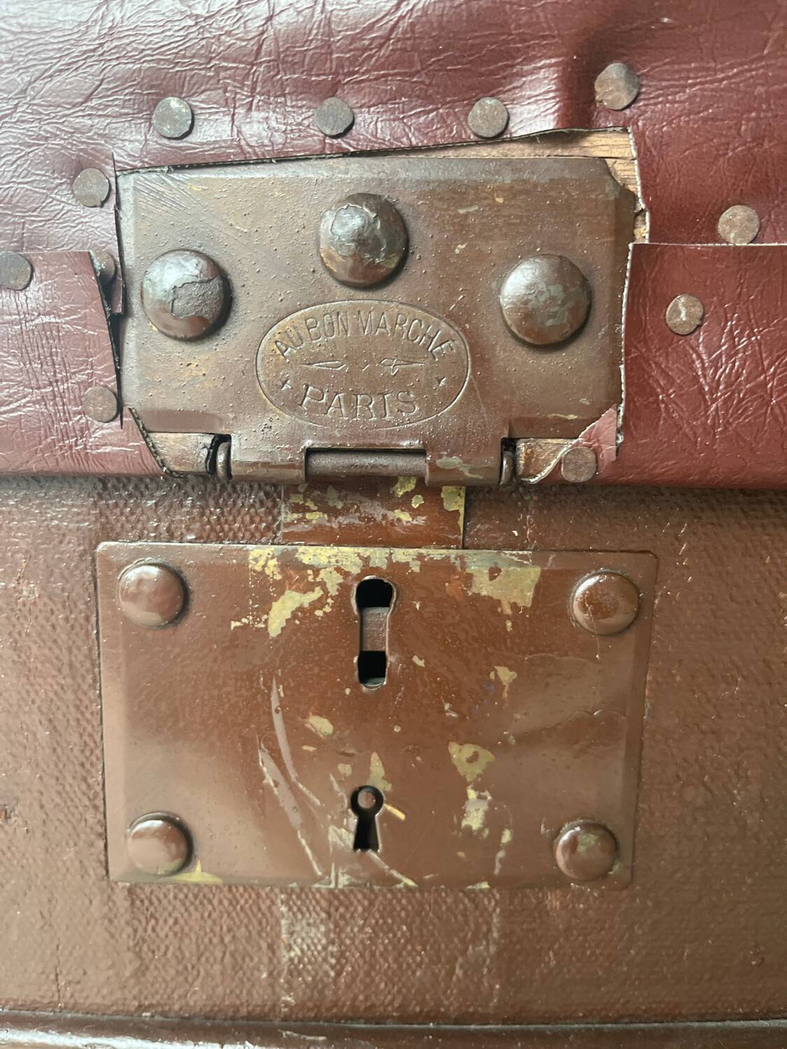 Large vintage “au bon marché Paris” trunk from the 1900s