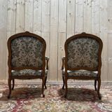 Paire de larges fauteuils de style Louis XV