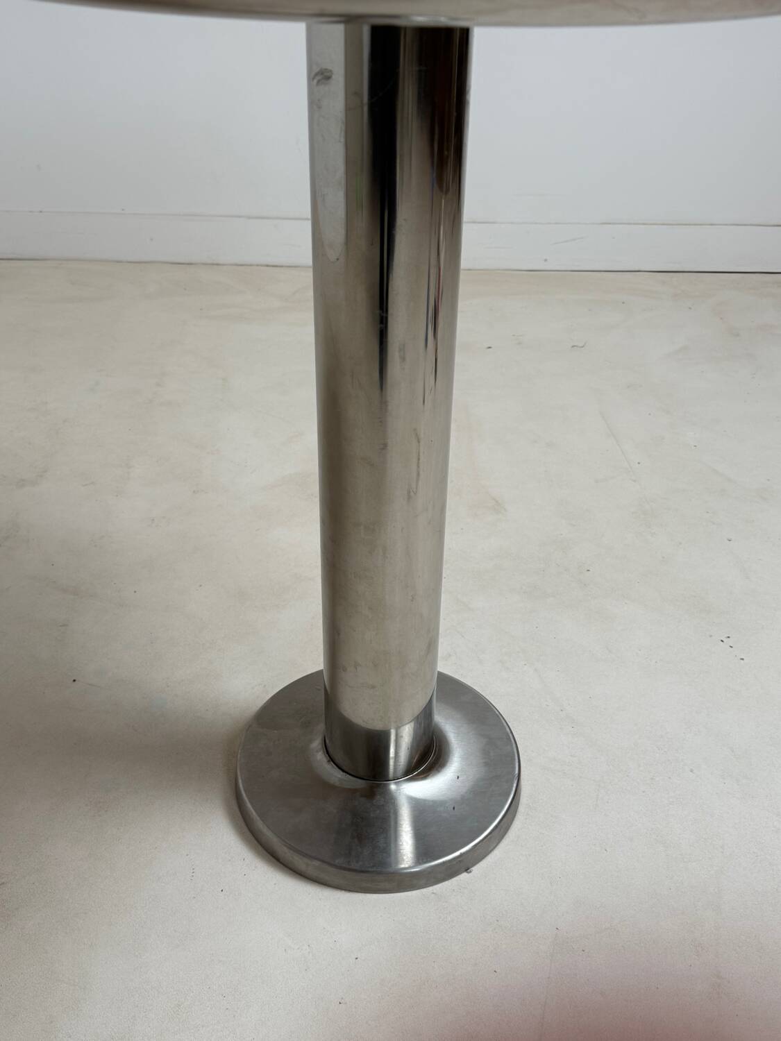 Table d’appoint chromée