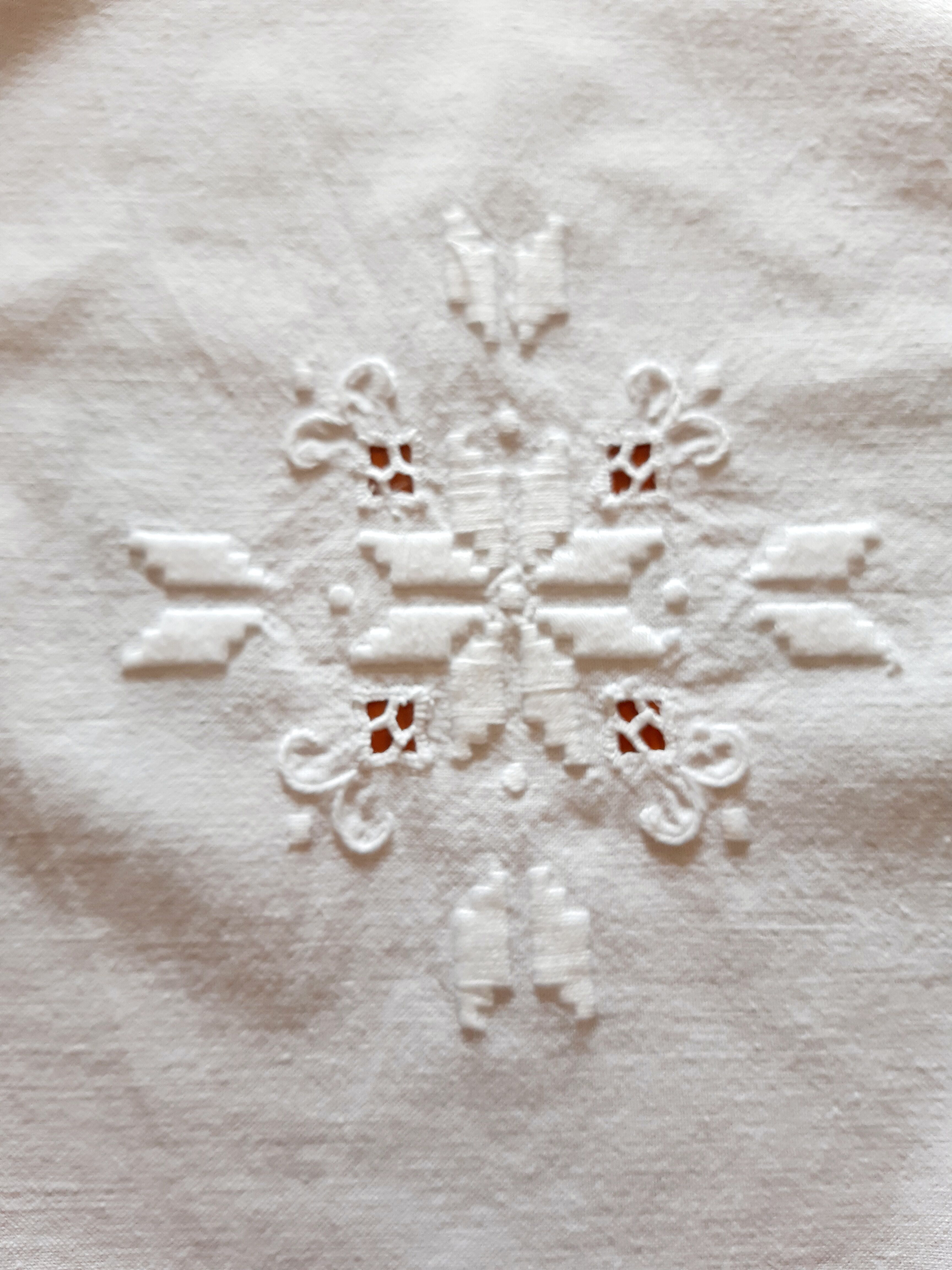 Rectangular cotton tablecloth embroidered