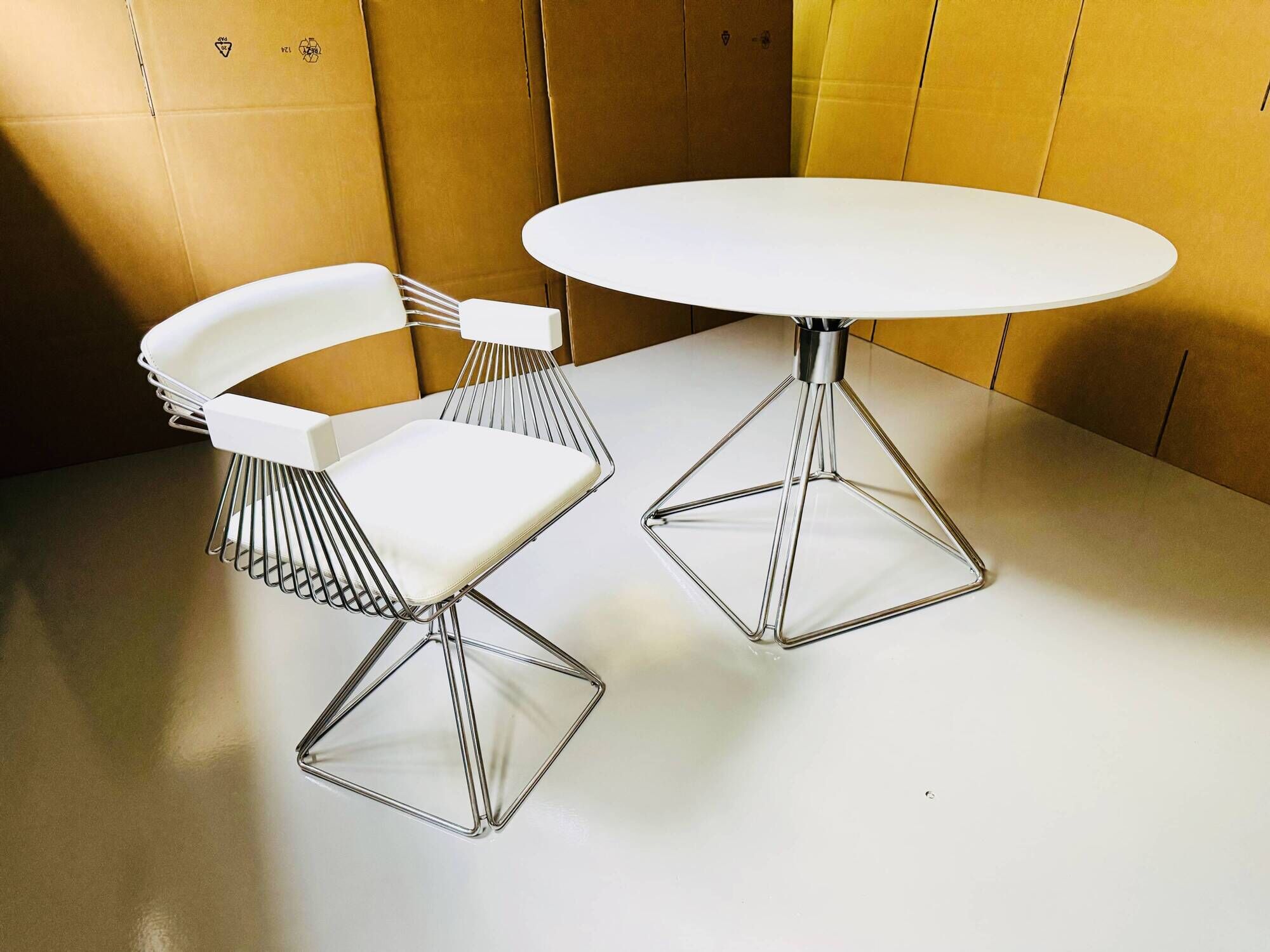 Set of Dining Table with 5 Swivel Wire Chairs by Rudi Verelst for Novalux