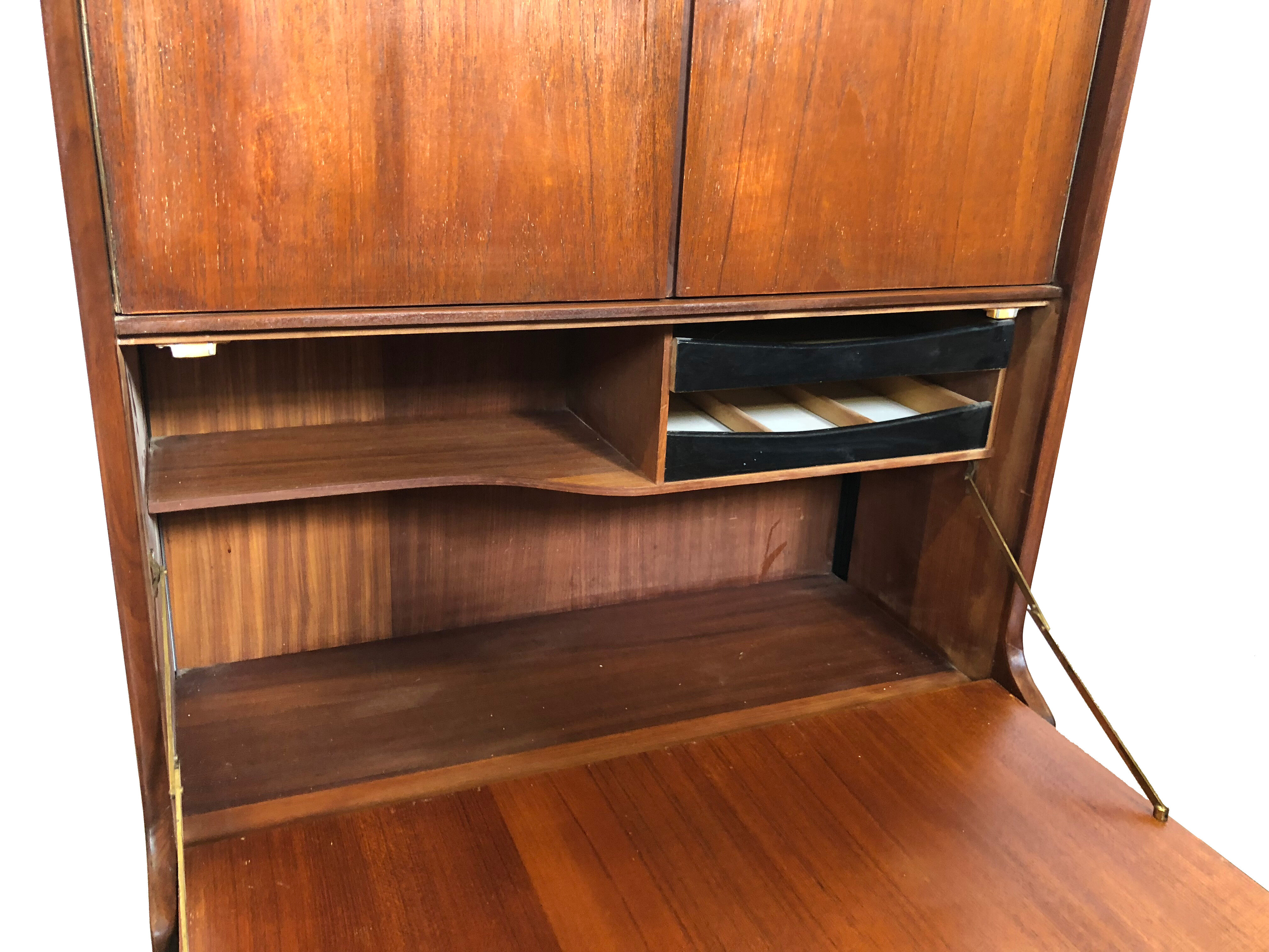Louis Van Teeffelen writind desk of Webe 60s
