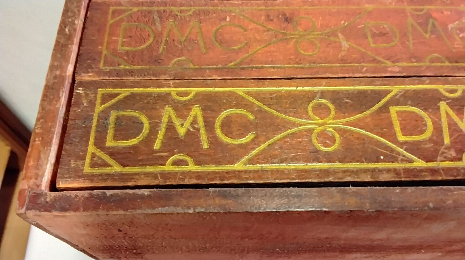 Coffret/ petite commode de mercerie vintage de la marque DMC