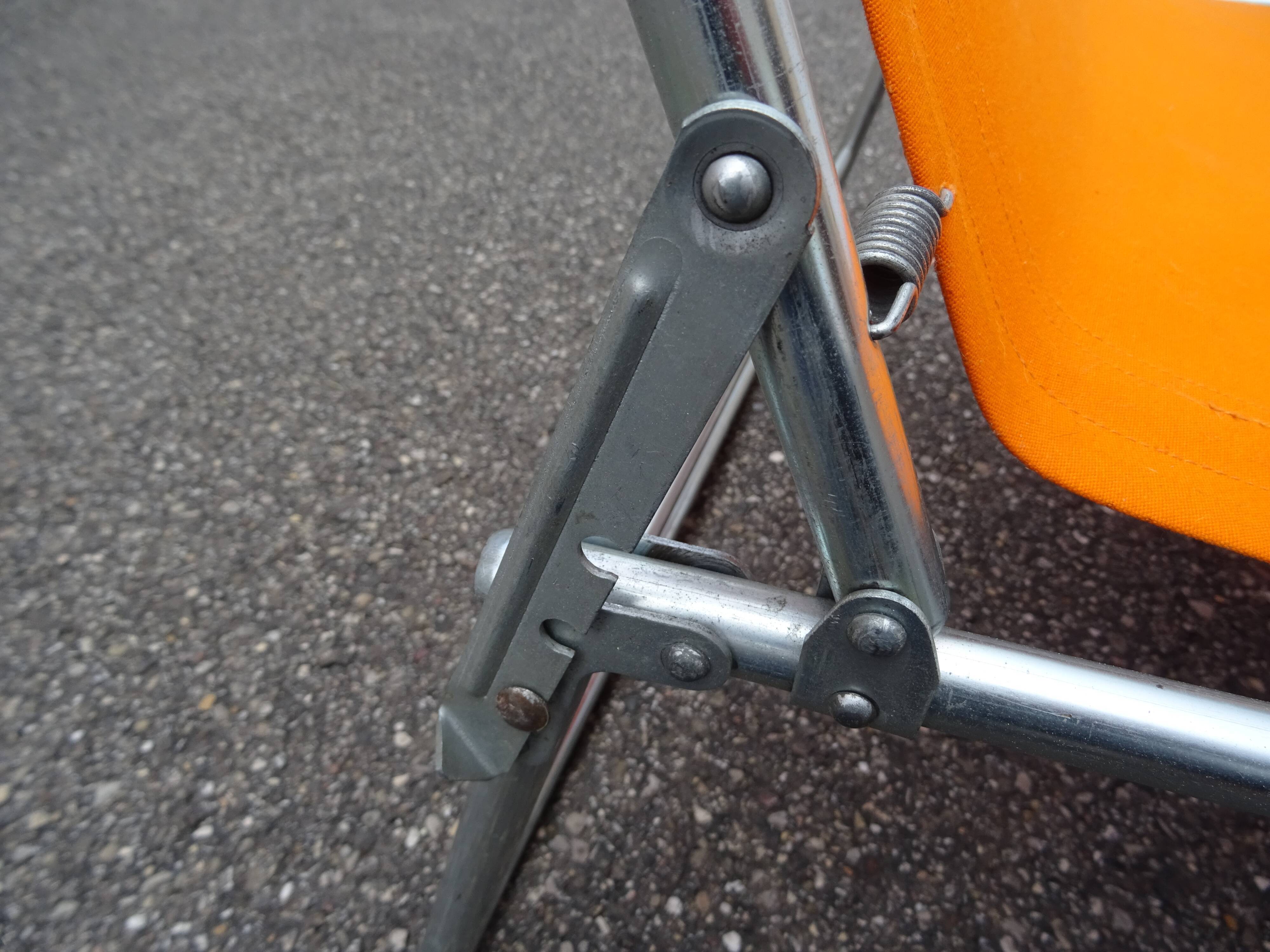 Vintage folding lounge chair