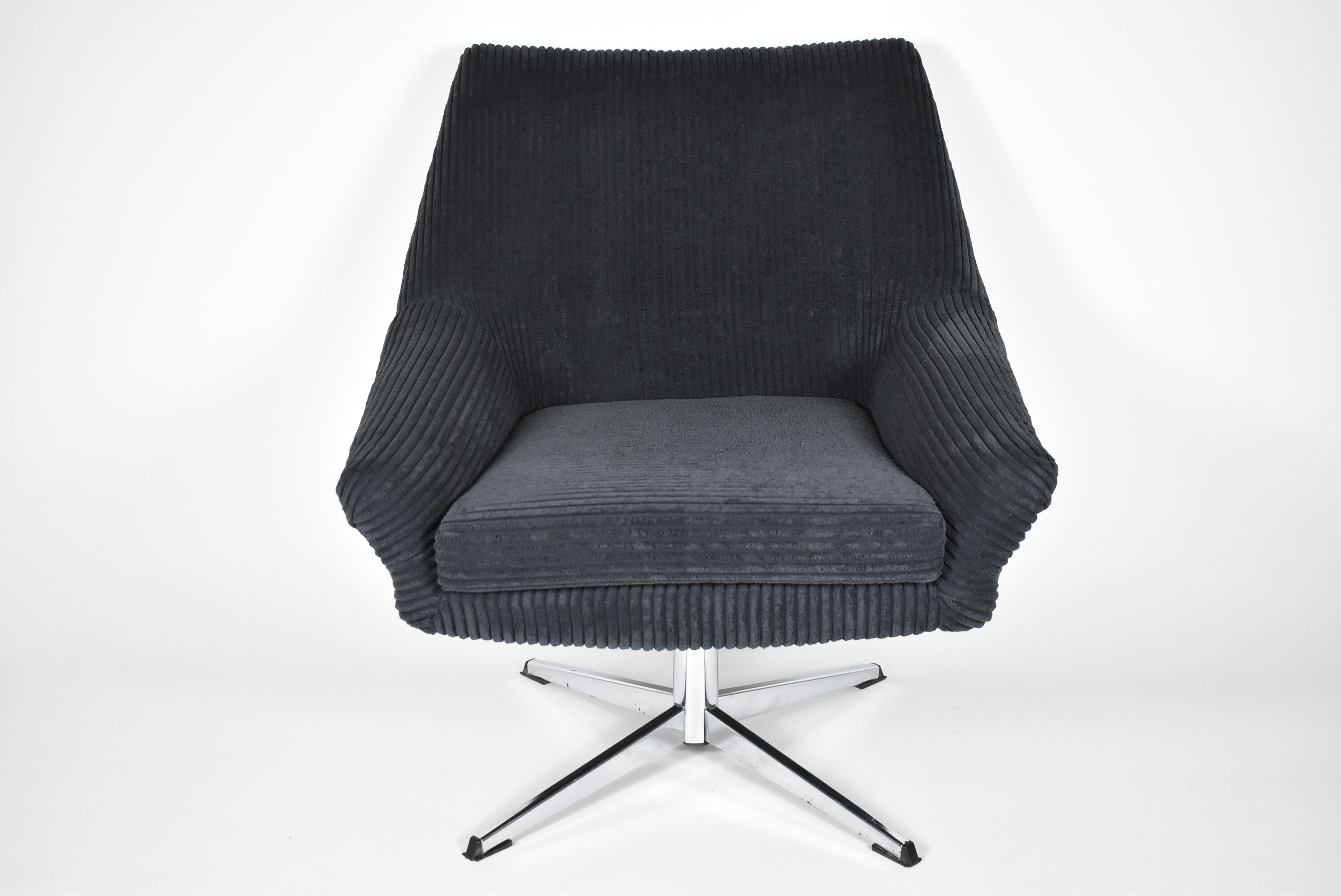 Mid-century armchair Shell, Deutsche Democratic Republic, DDR, 1960s, Black Cord, Chrome