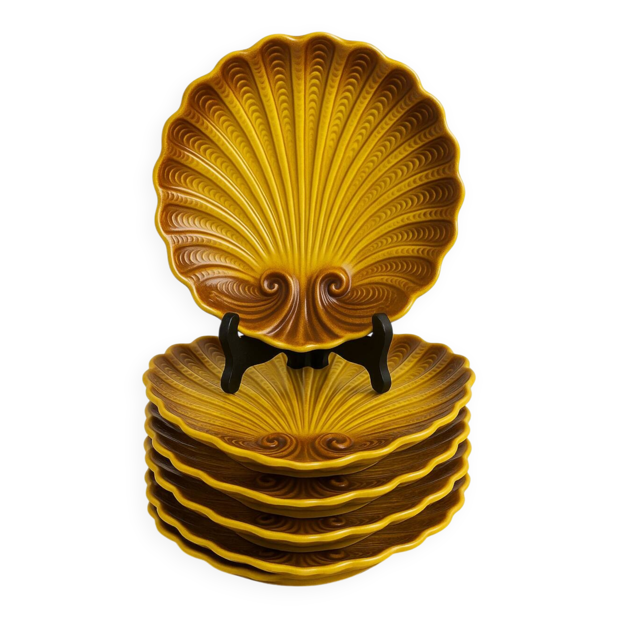 Vintage shell-shaped plates