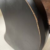 Bean-shaped tripod stool