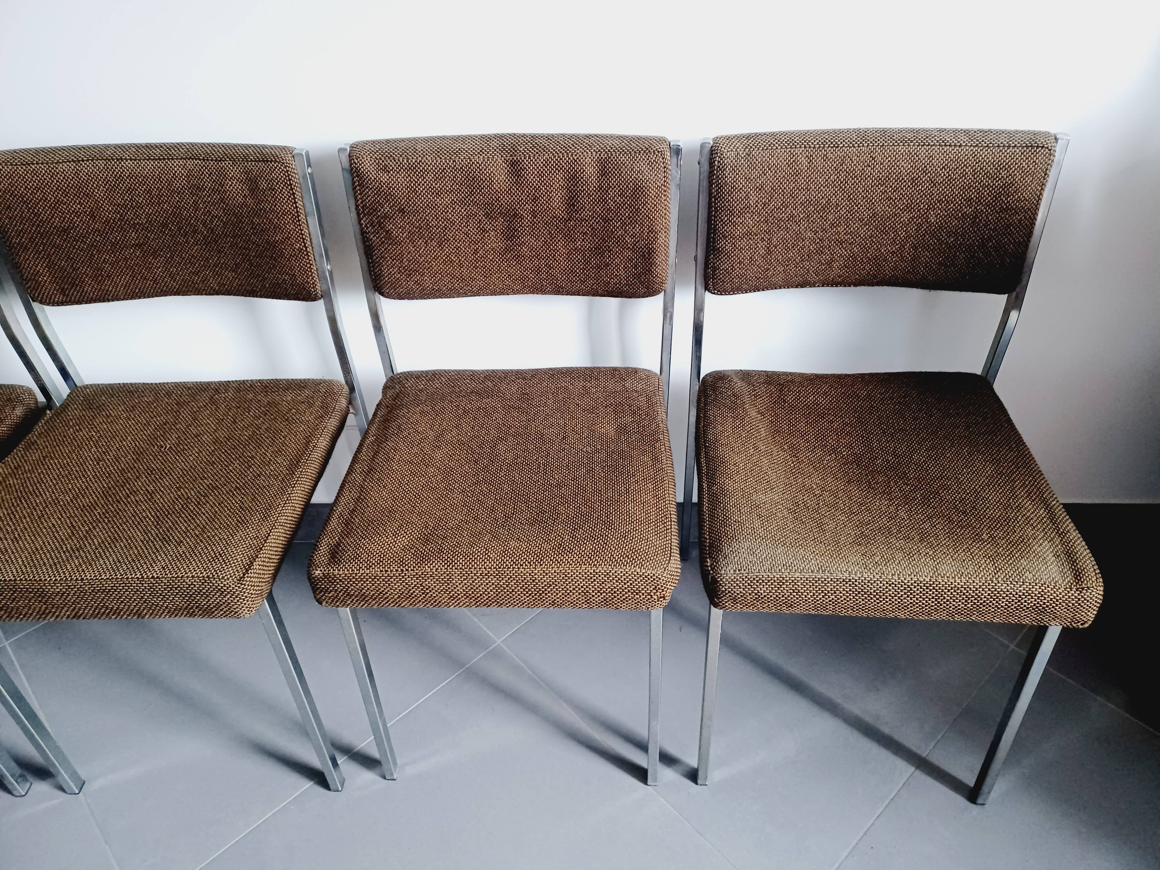 Five chairs in chromed metal and mottled fabric