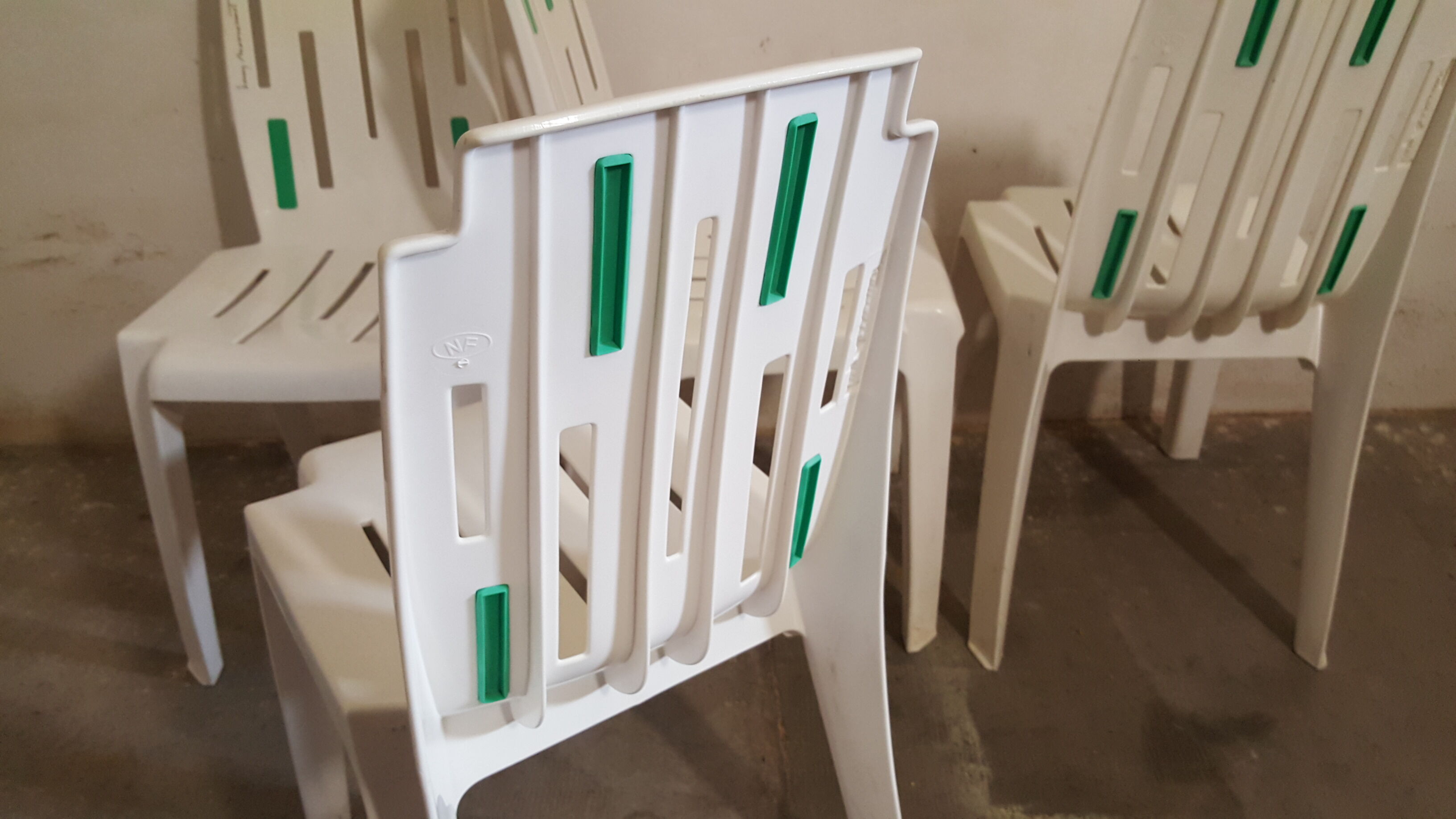 Chaises "Henry Massonnet" par Pierre Paulin