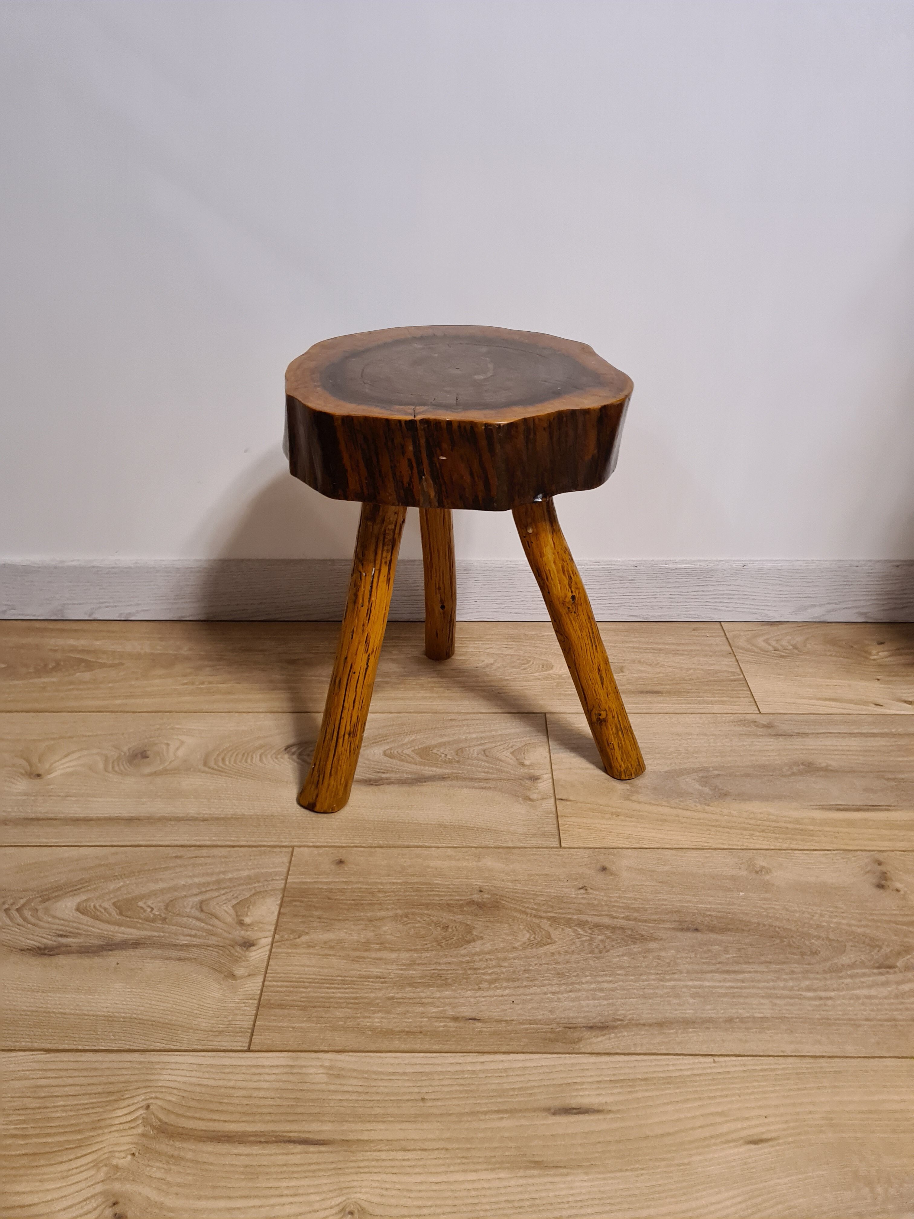 Tabouret de vacher tripode brutaliste