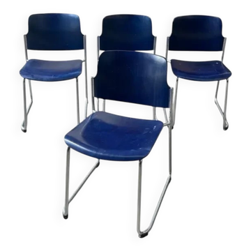 Chaises vintage bleues, structure en métal chromé, sièges rétro modernes des années 50.