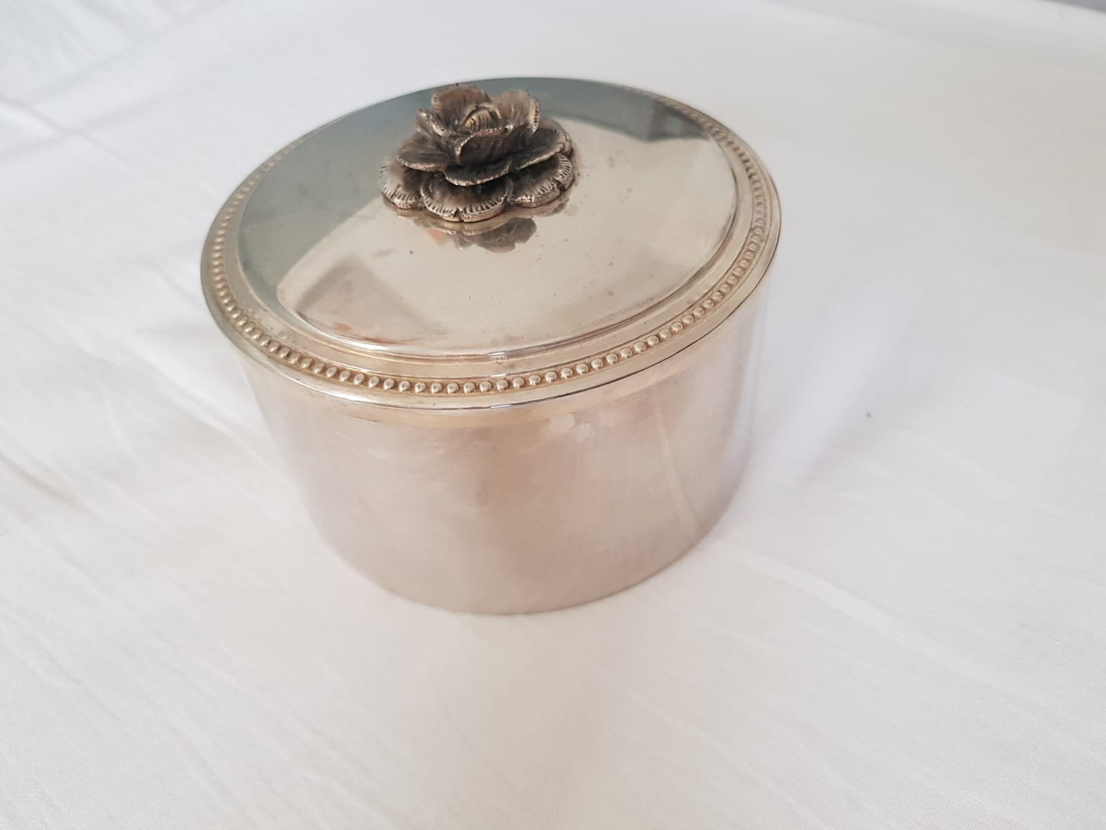 Boîte à bijoux en métal argenté