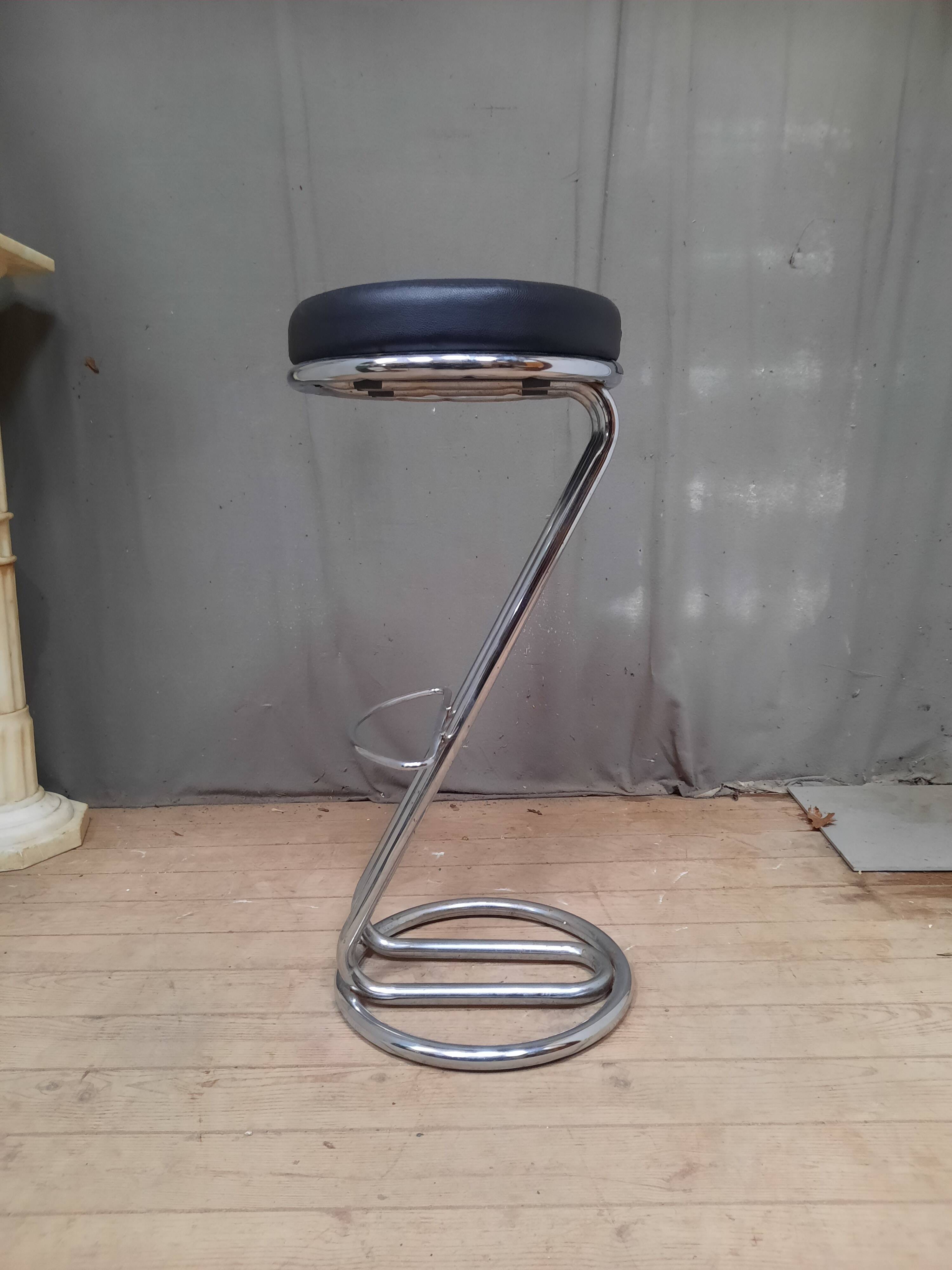 Bar stool in skai and stainless steel
