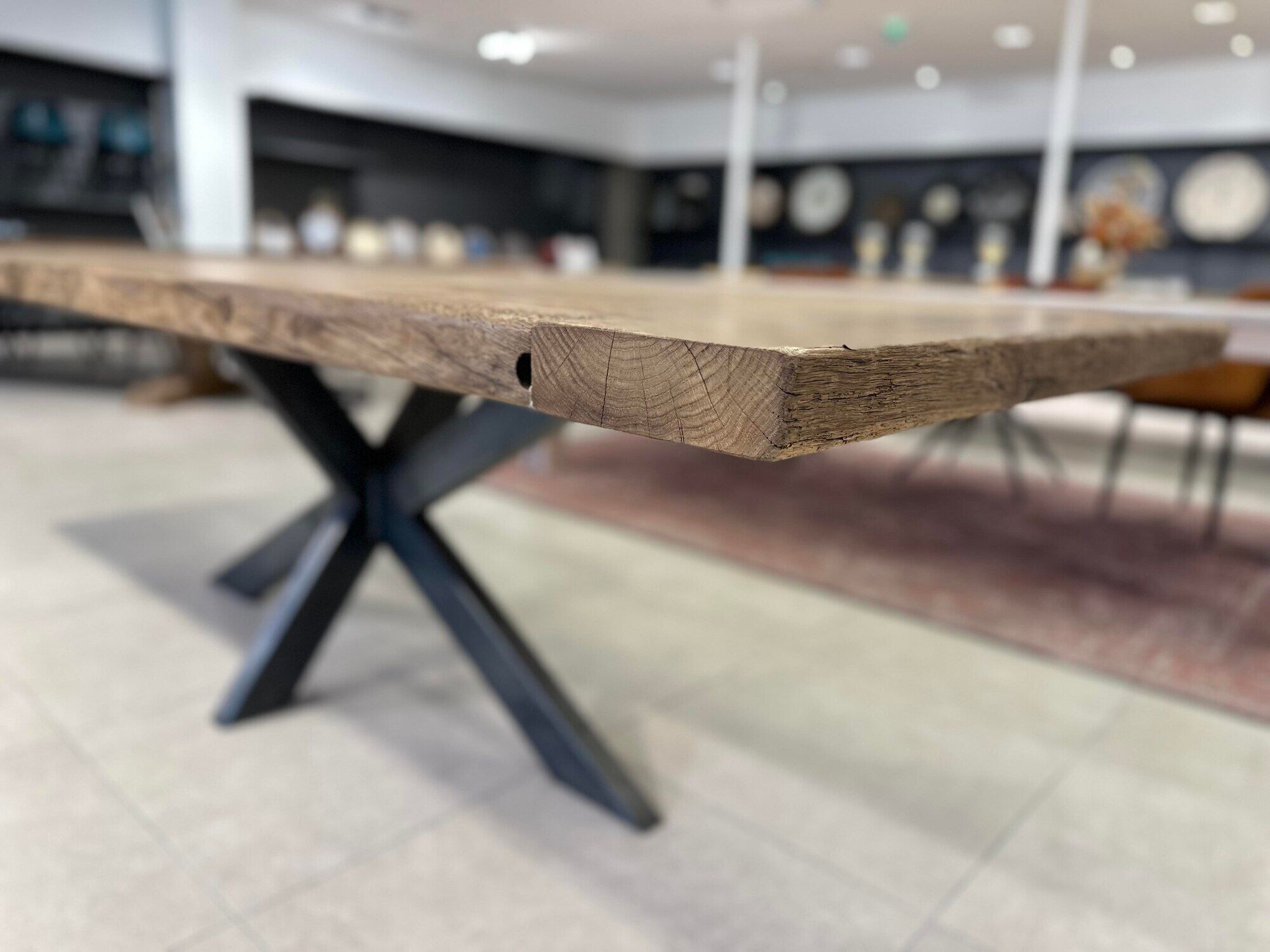 Table solid centenary firm top with matt black metal foot