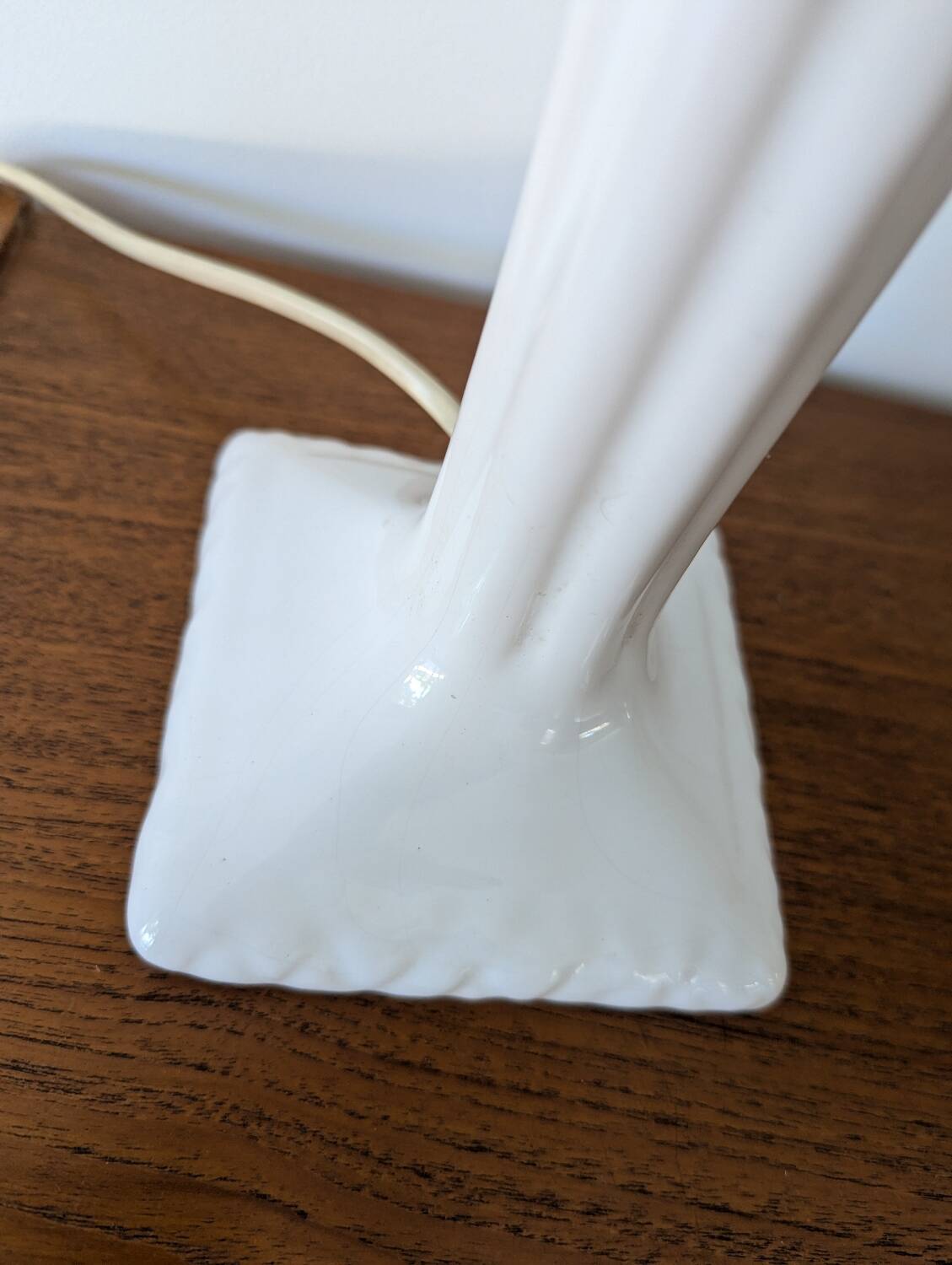 Vintage 80s white ceramic palm lamp