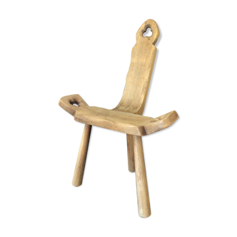 Low wooden stool with backrest - brutalist
