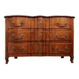 18th Century French Crossbow Front Chest of drawers in Walnutt