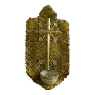 Croix ancienne française avec Benitier