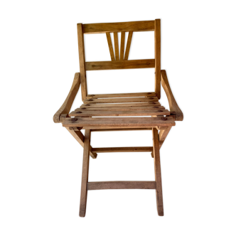 Foldable antique chair