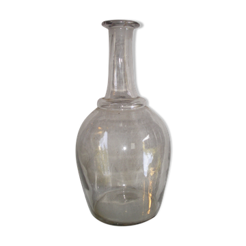 Carafe ancienne en verre à collerette