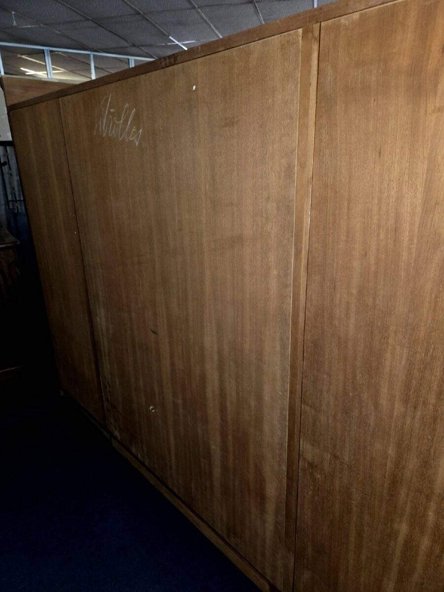 Important flamed mahogany library in Empire style from around 1900.