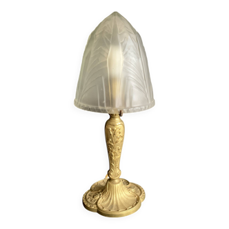 Lampe de table Art Nouveau en bronze doré et globe en verre pressé moulé