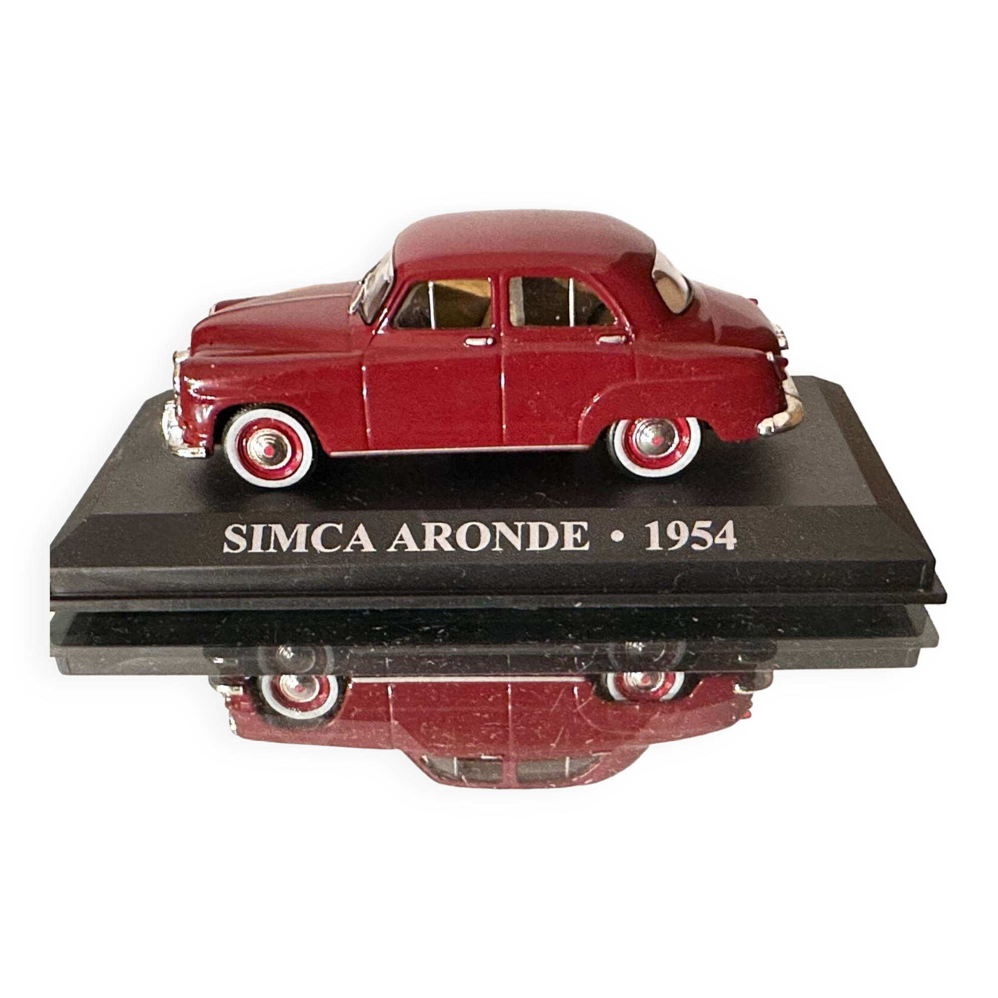 Altaya 1/43 simca around 1954 couleur bordeaux