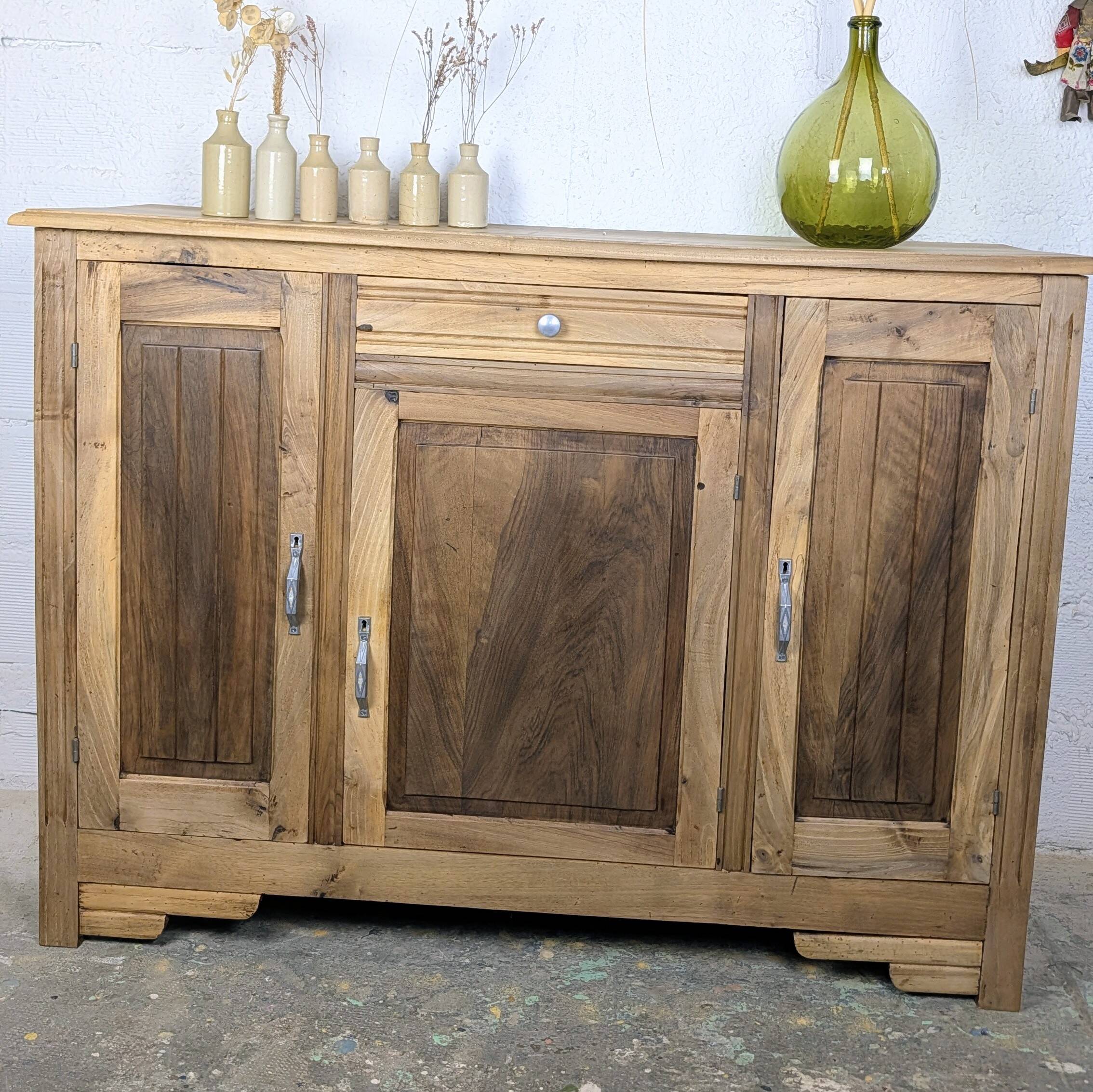Buffet with 3 doors
