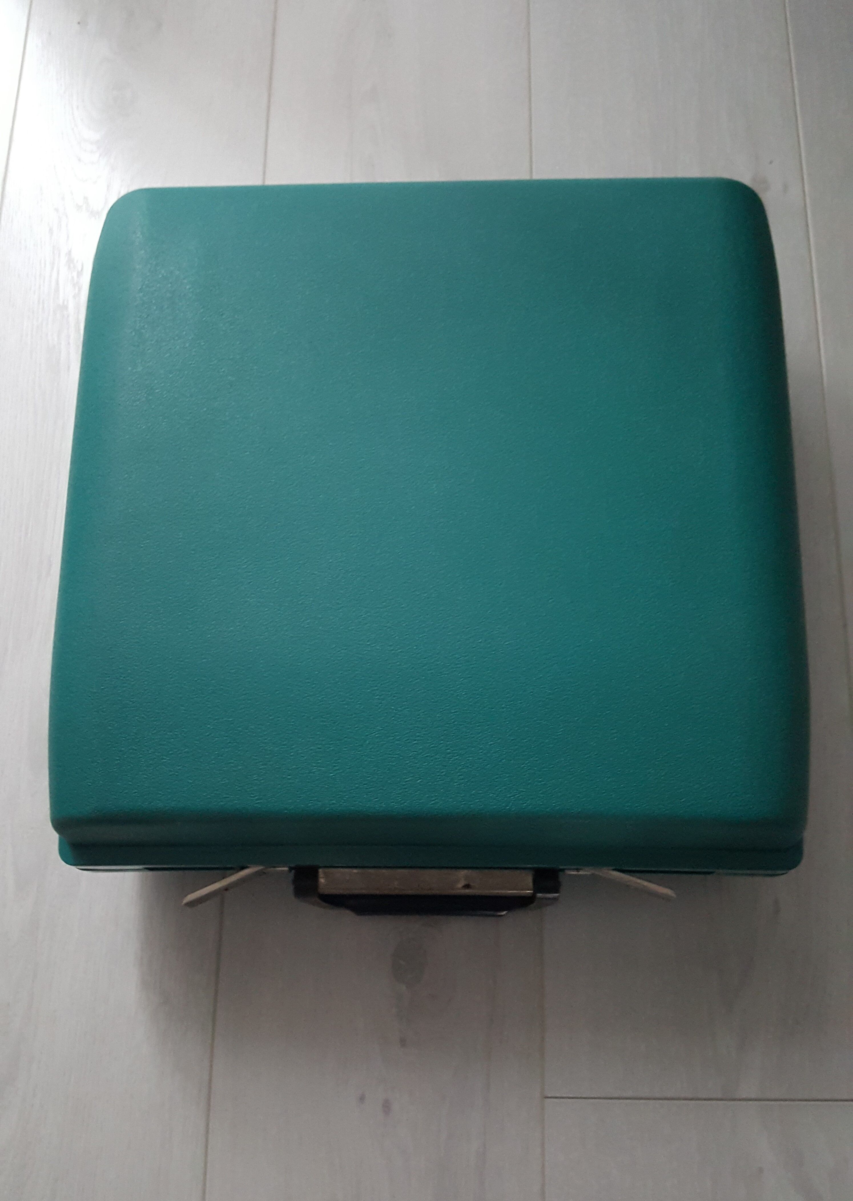 Studio 45 with his suitcase olivetti typewriter