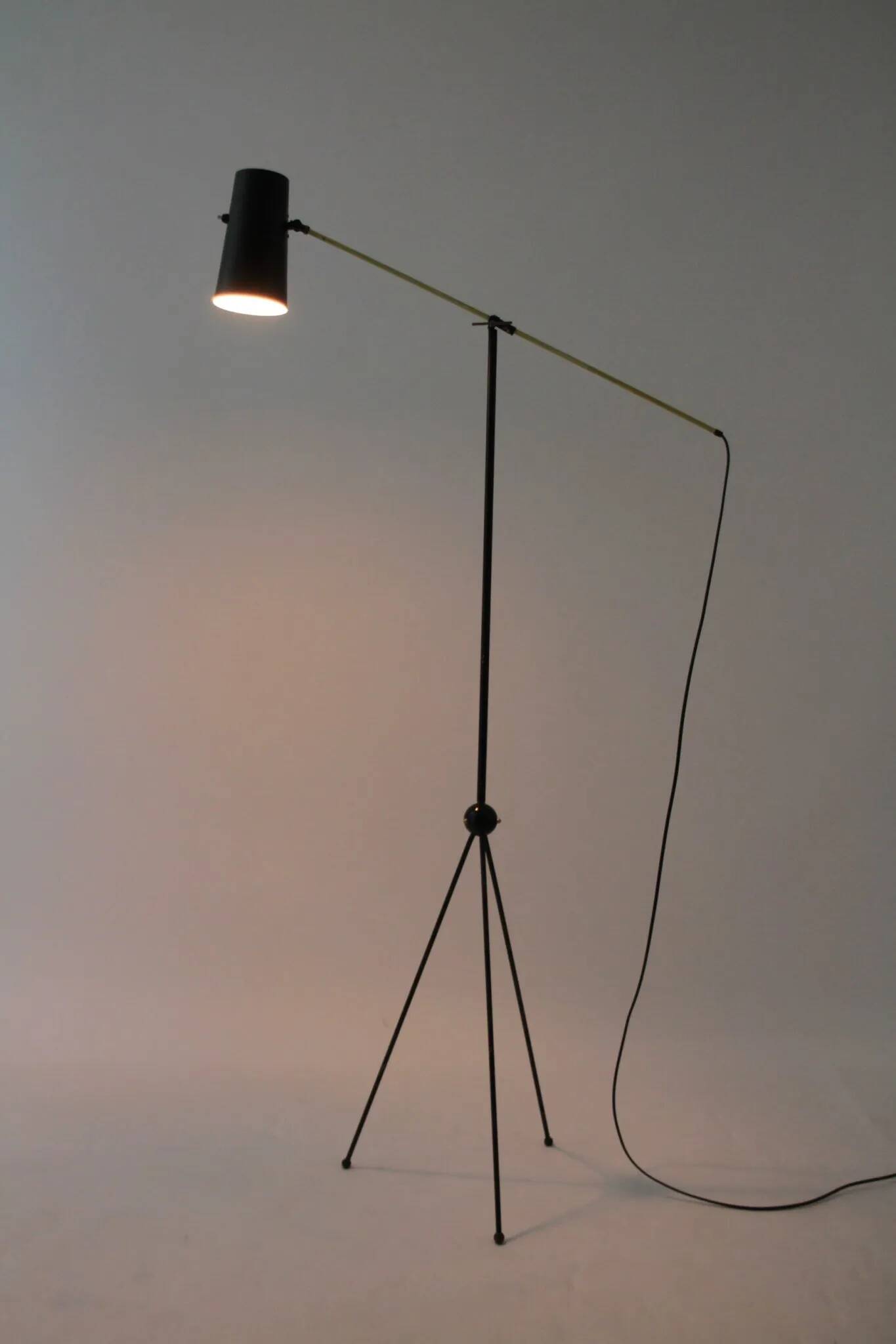 Lampadaire tripode "Canne à pêche" moderniste suédois – Suède, années 1950
