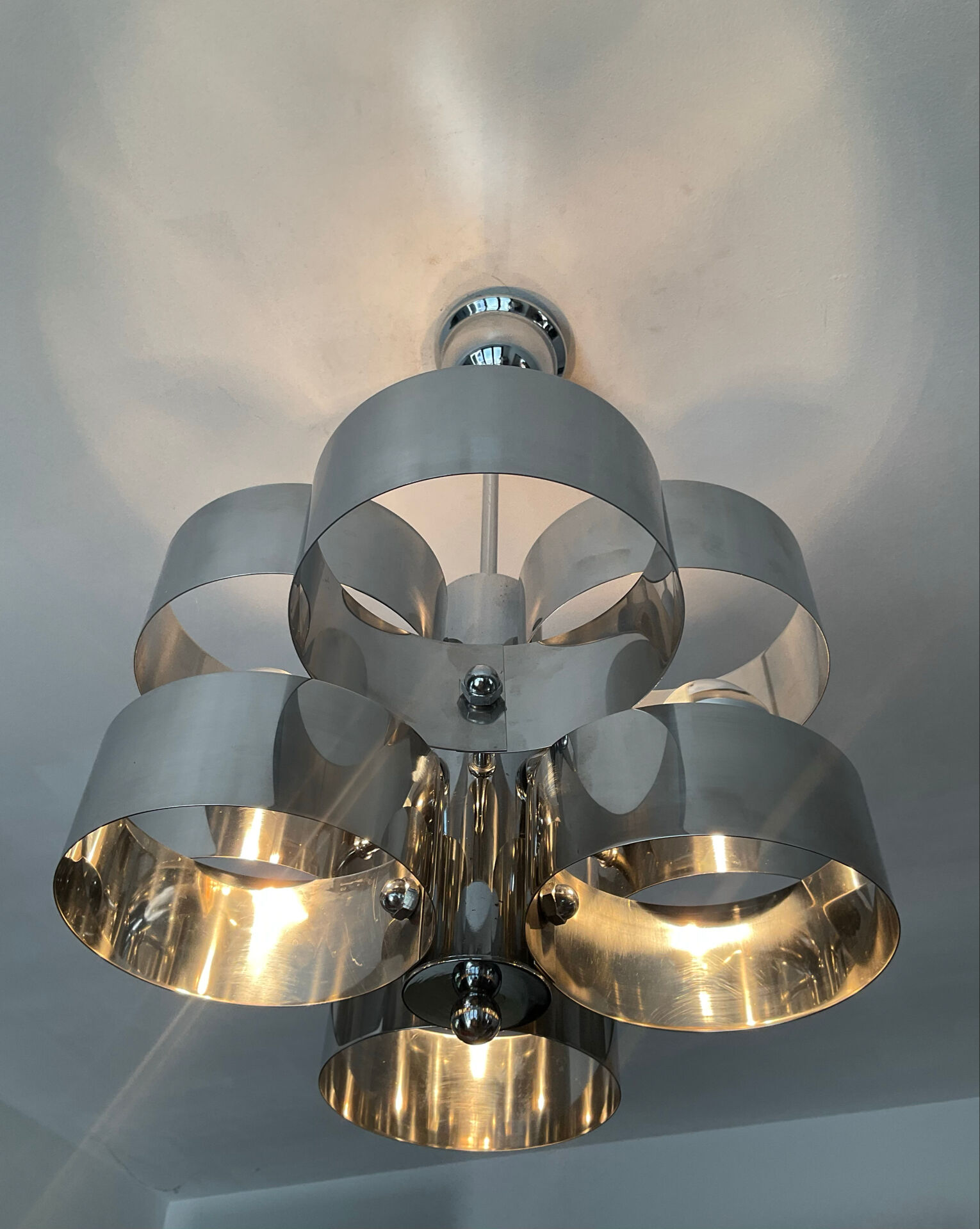 Chrome metal Space Age Sciolari chandelier from the 1970s.