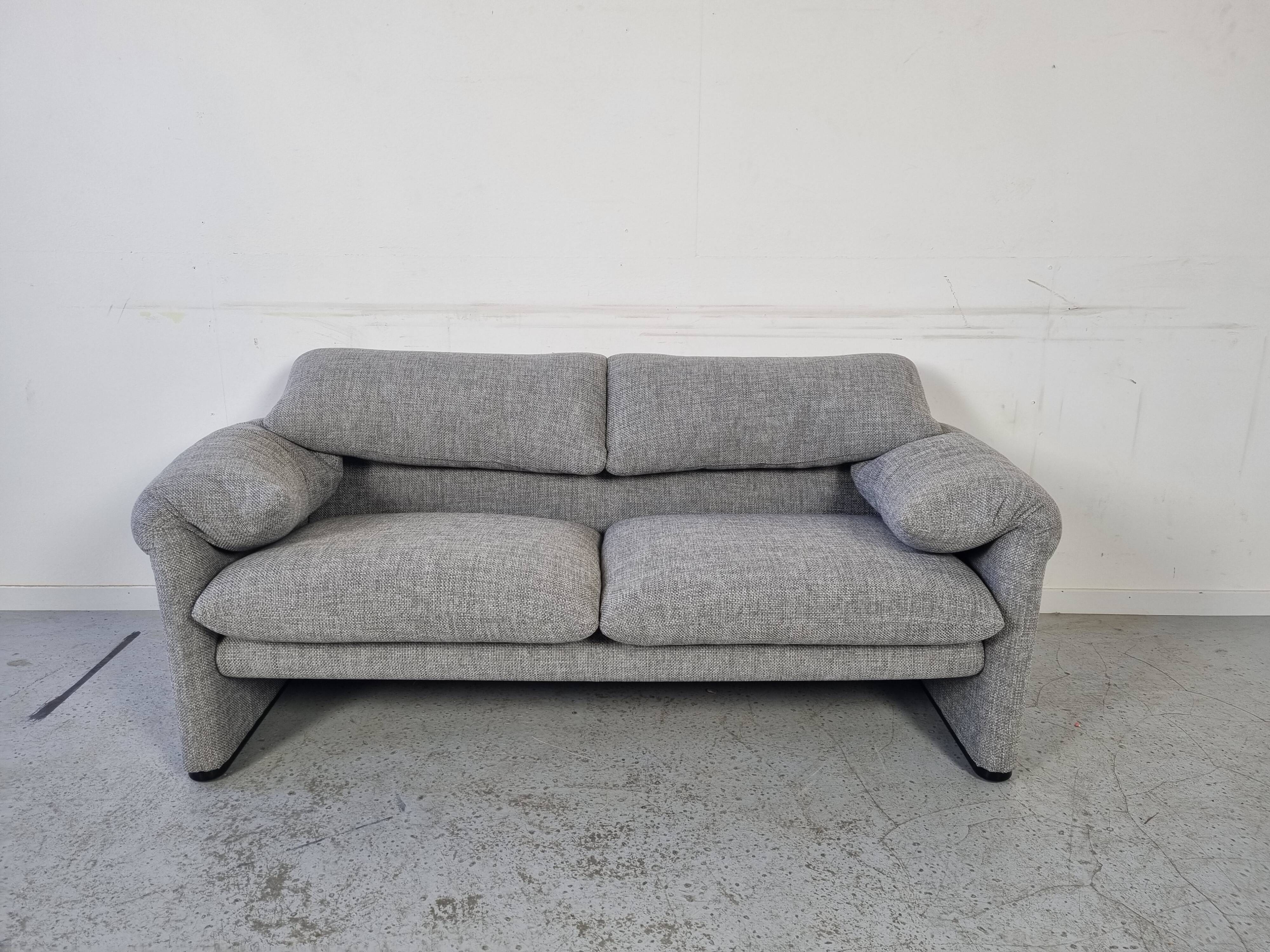 Maralunga sofa by Vico Magistretti for Cassina