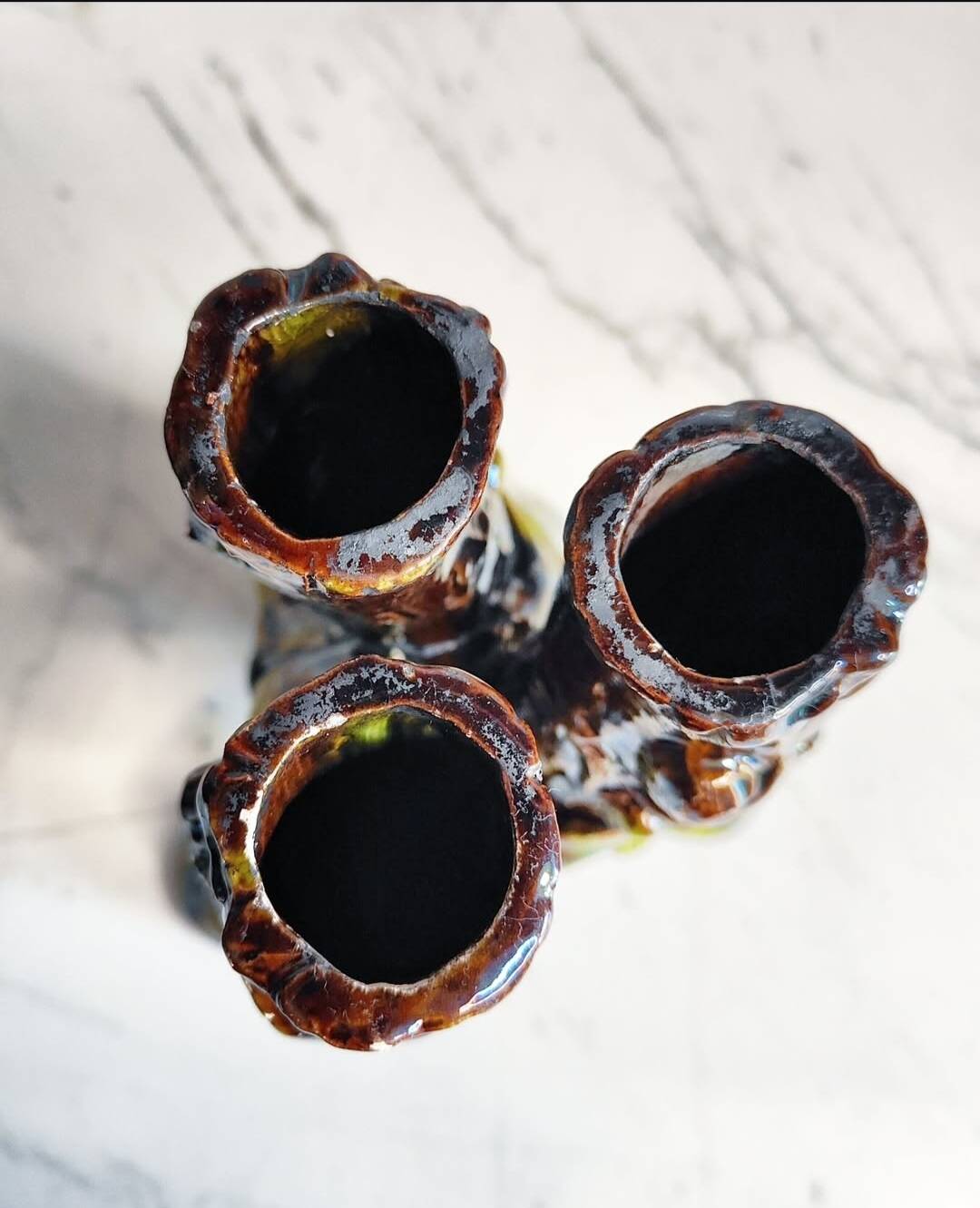 Vase bouquetière en barbotine