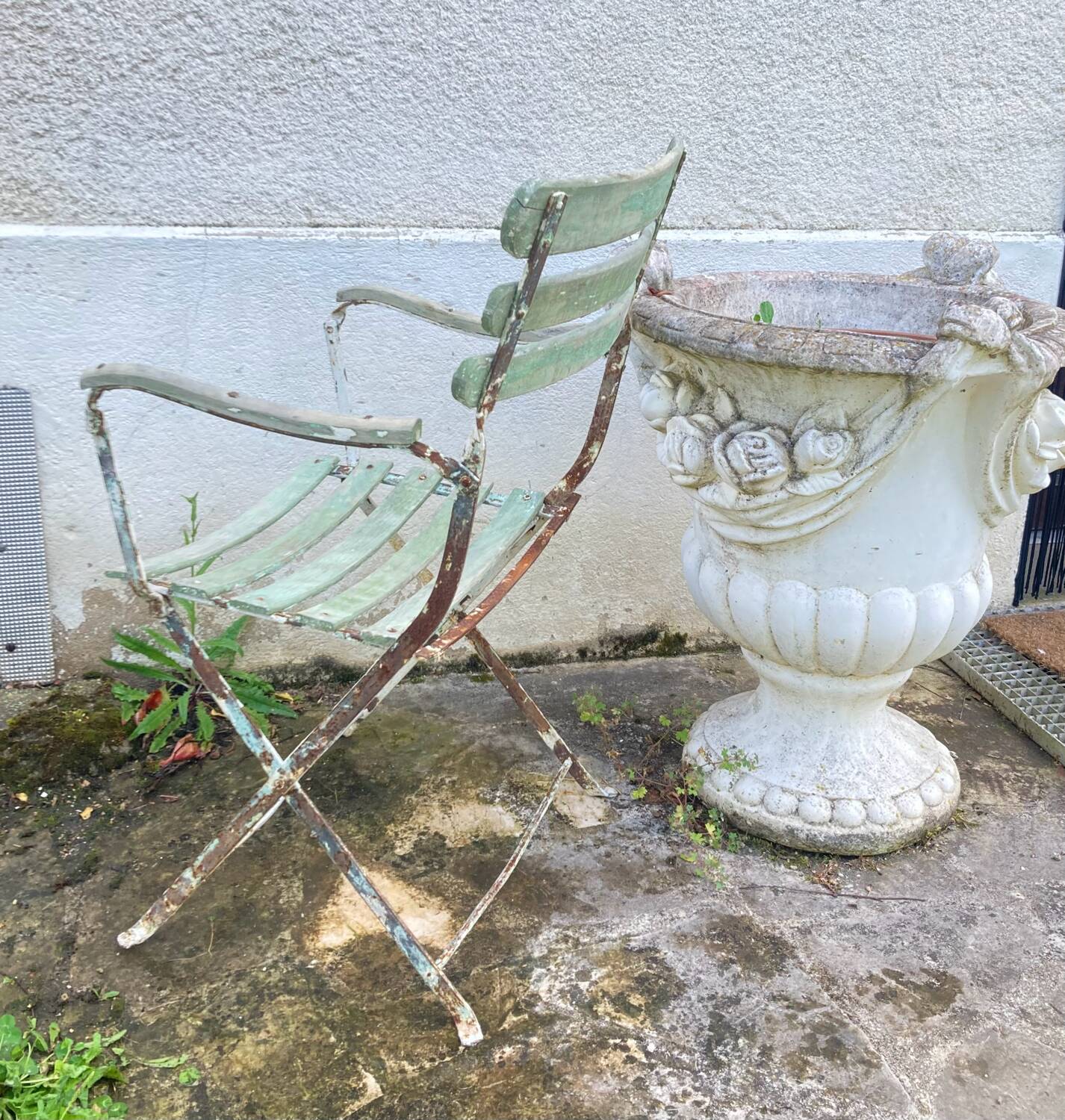 Large 19th century foldable garden armchair in wrought iron and wood