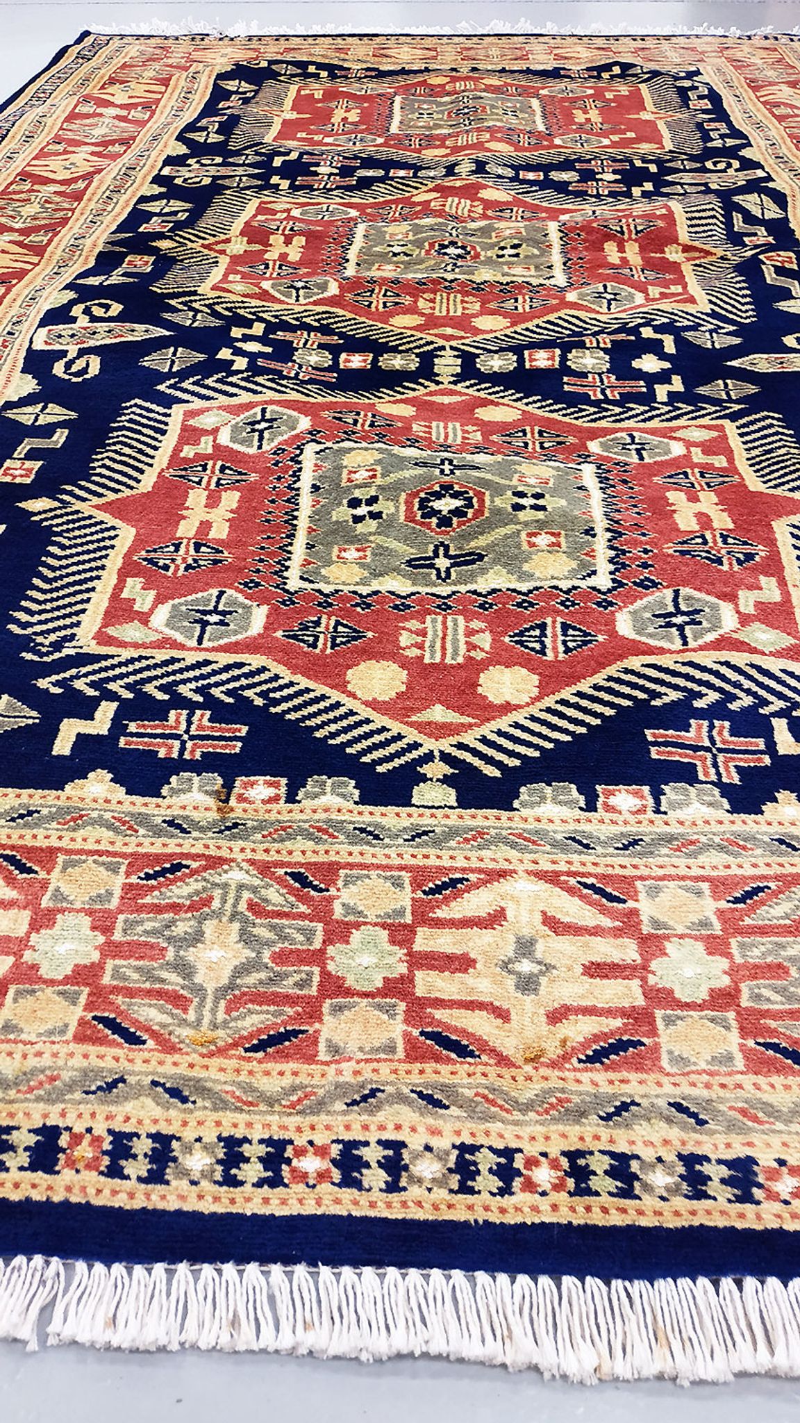 Tapis d'orient entièrement fait à la main "karachi" 191x127cm