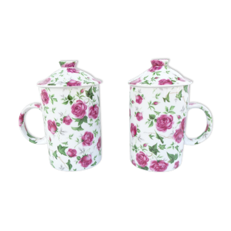 Set of two flowered porcelain cups with lid