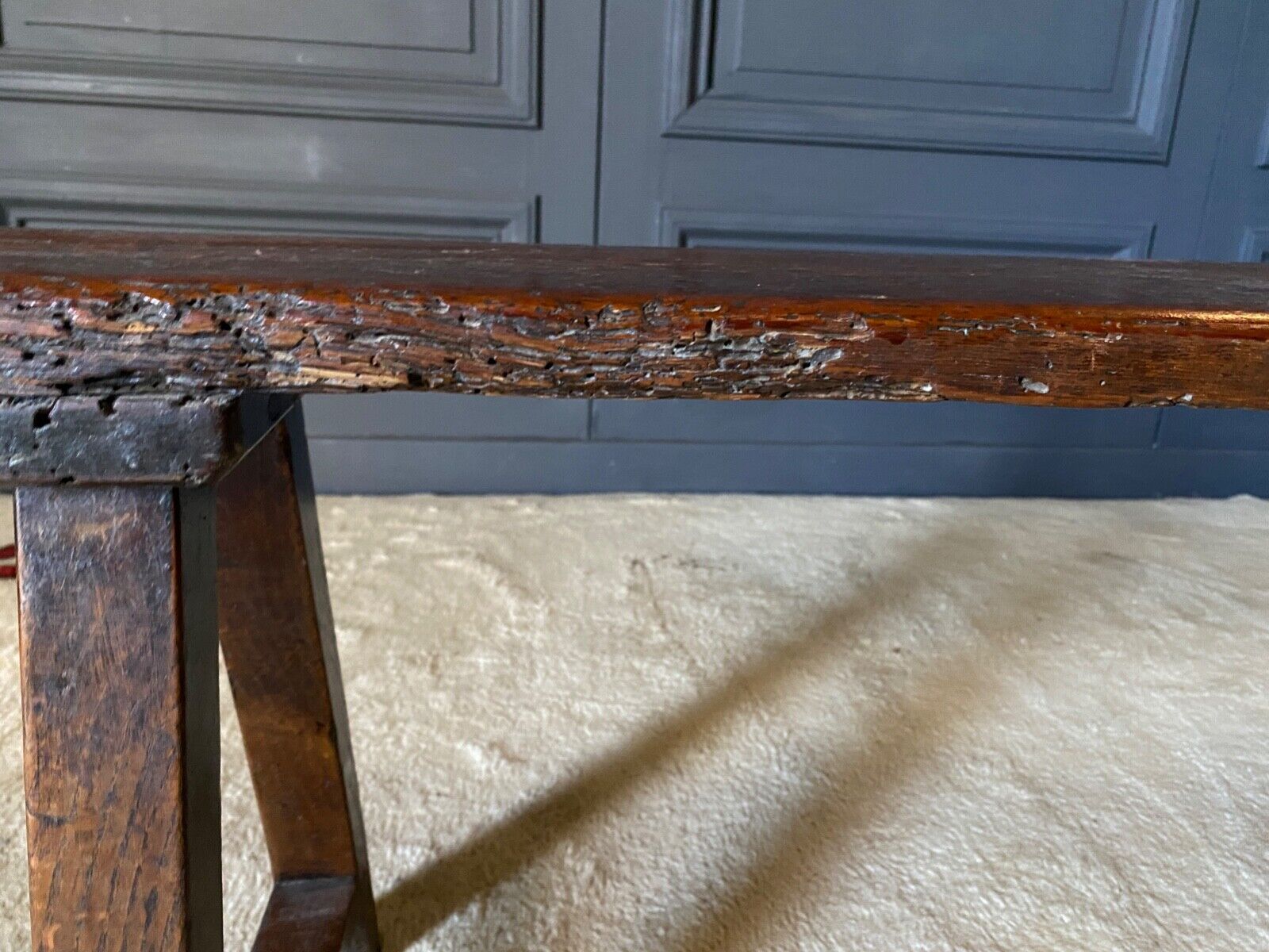 Xviith bench in chene patina of origin