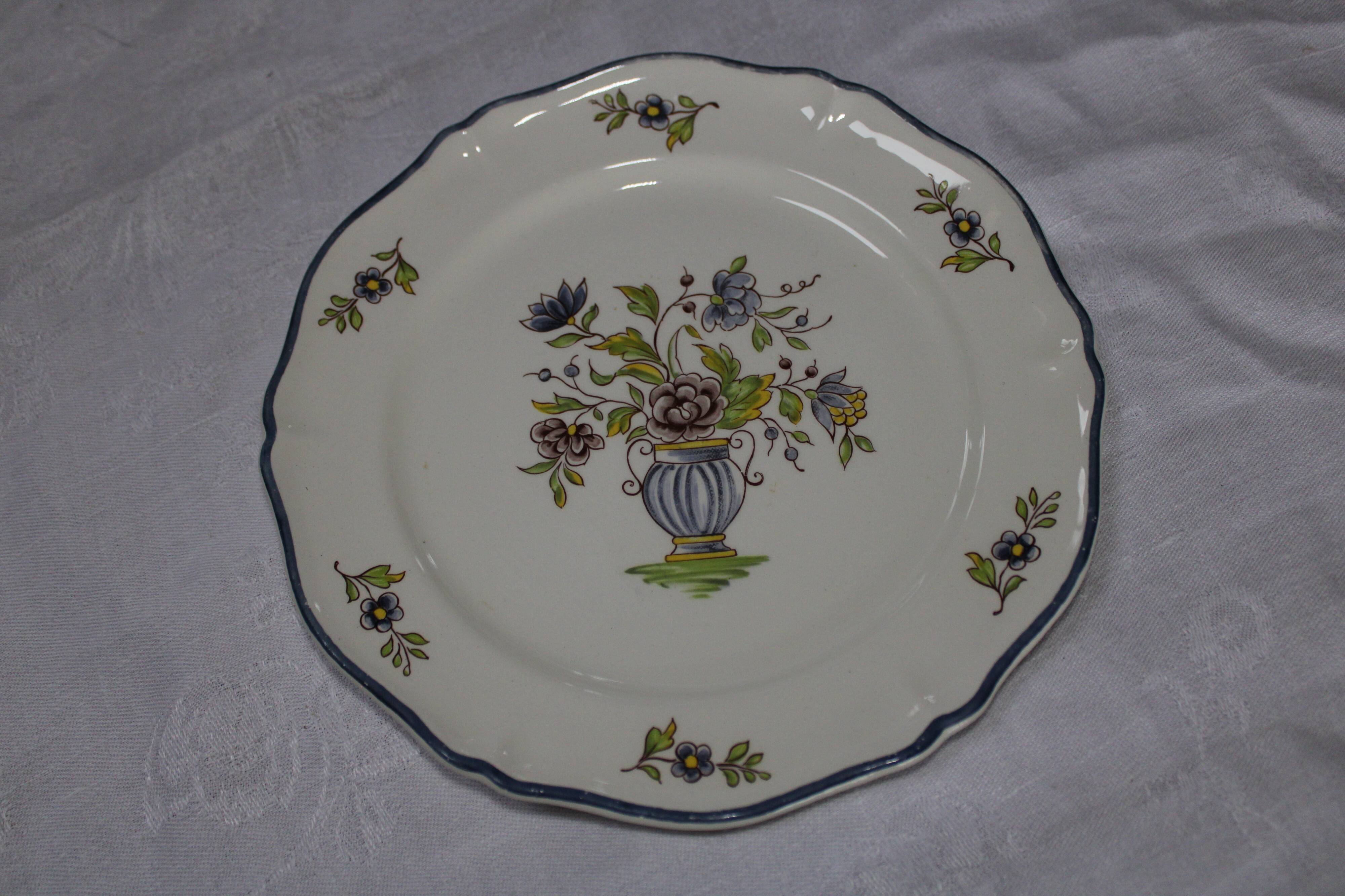 Service at Dessert Saint-Amand Vieux Delft